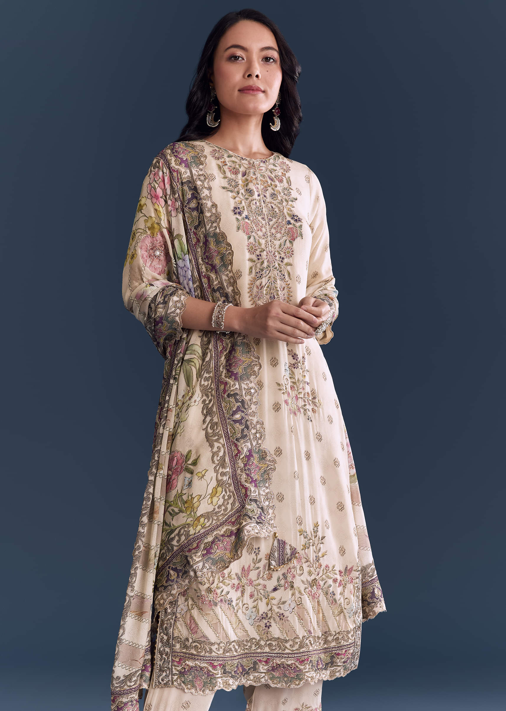 cream-crepe-kurta-set-with-indie-print-and-floral-print-dupatta-sg344093-4.jpg