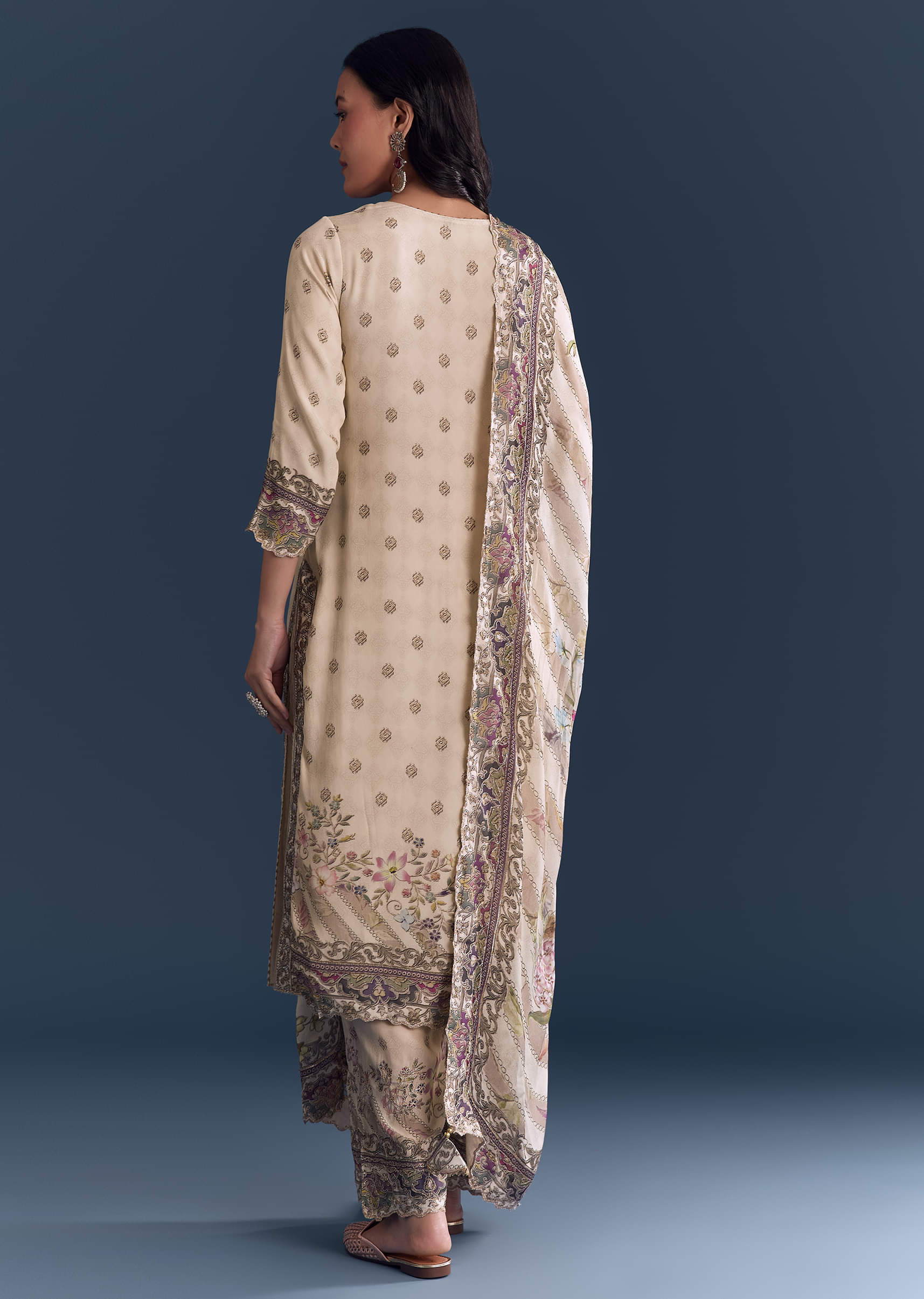cream-crepe-kurta-set-with-indie-print-and-floral-print-dupatta-sg344093-5.jpg