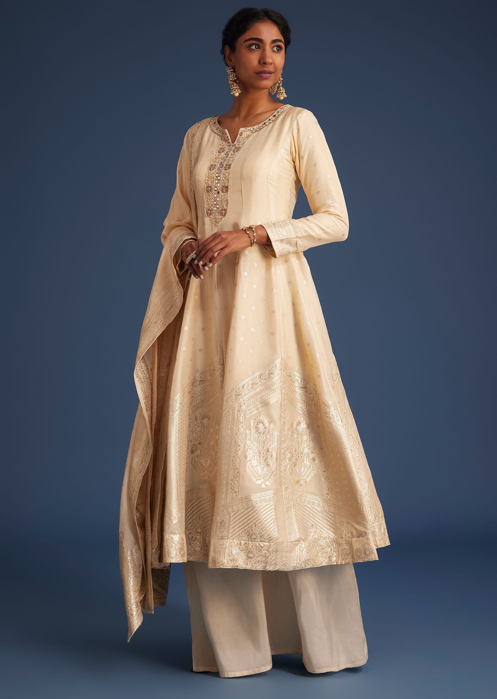 cream-jacquard-kurta-set-with-banarasi-silk-dupatta-sg304975-3_fa1a95c6-ff12-4383-88a8-dd39d8b9b5eb.jpg