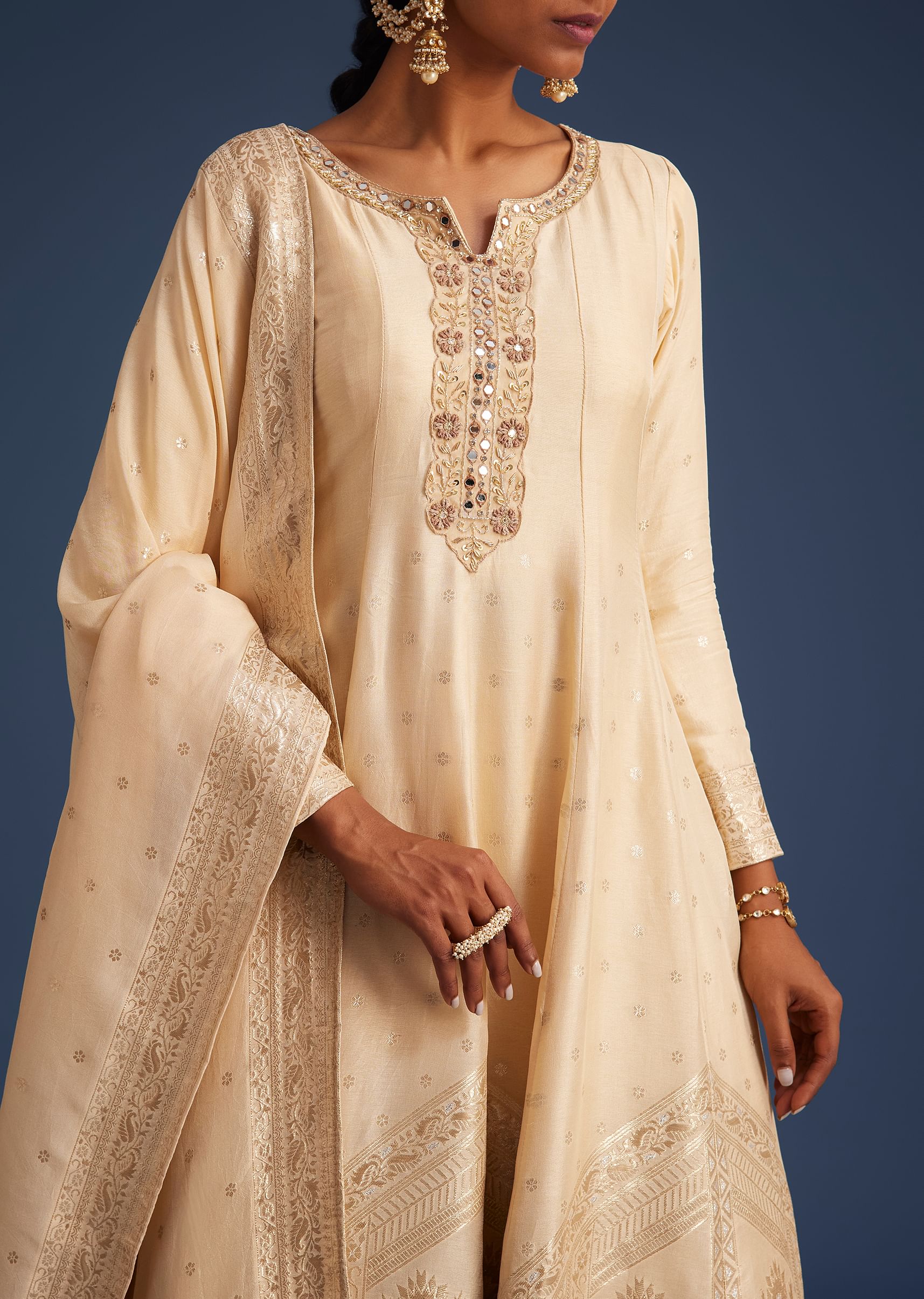 cream-jacquard-kurta-set-with-banarasi-silk-dupatta-sg304975-4_d3cf5b69-39eb-49ab-b97c-6ffc8ef30b27.jpg