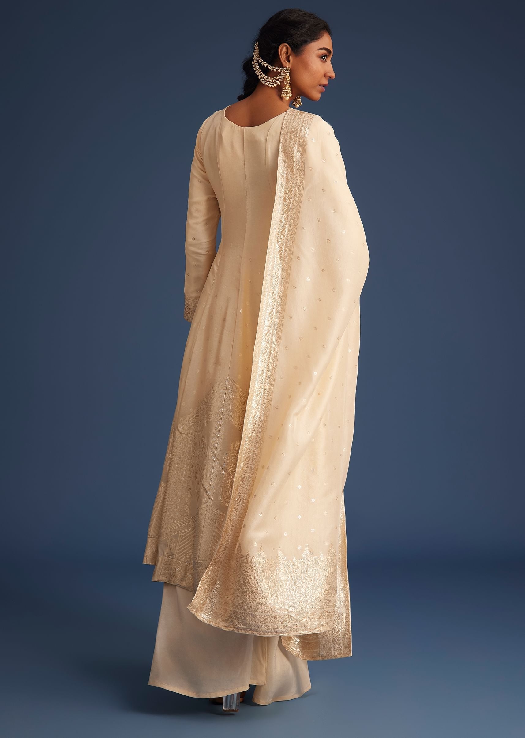 cream-jacquard-kurta-set-with-banarasi-silk-dupatta-sg304975-5_4c689ac0-38c9-4b05-ab95-490f224e28a4.jpg