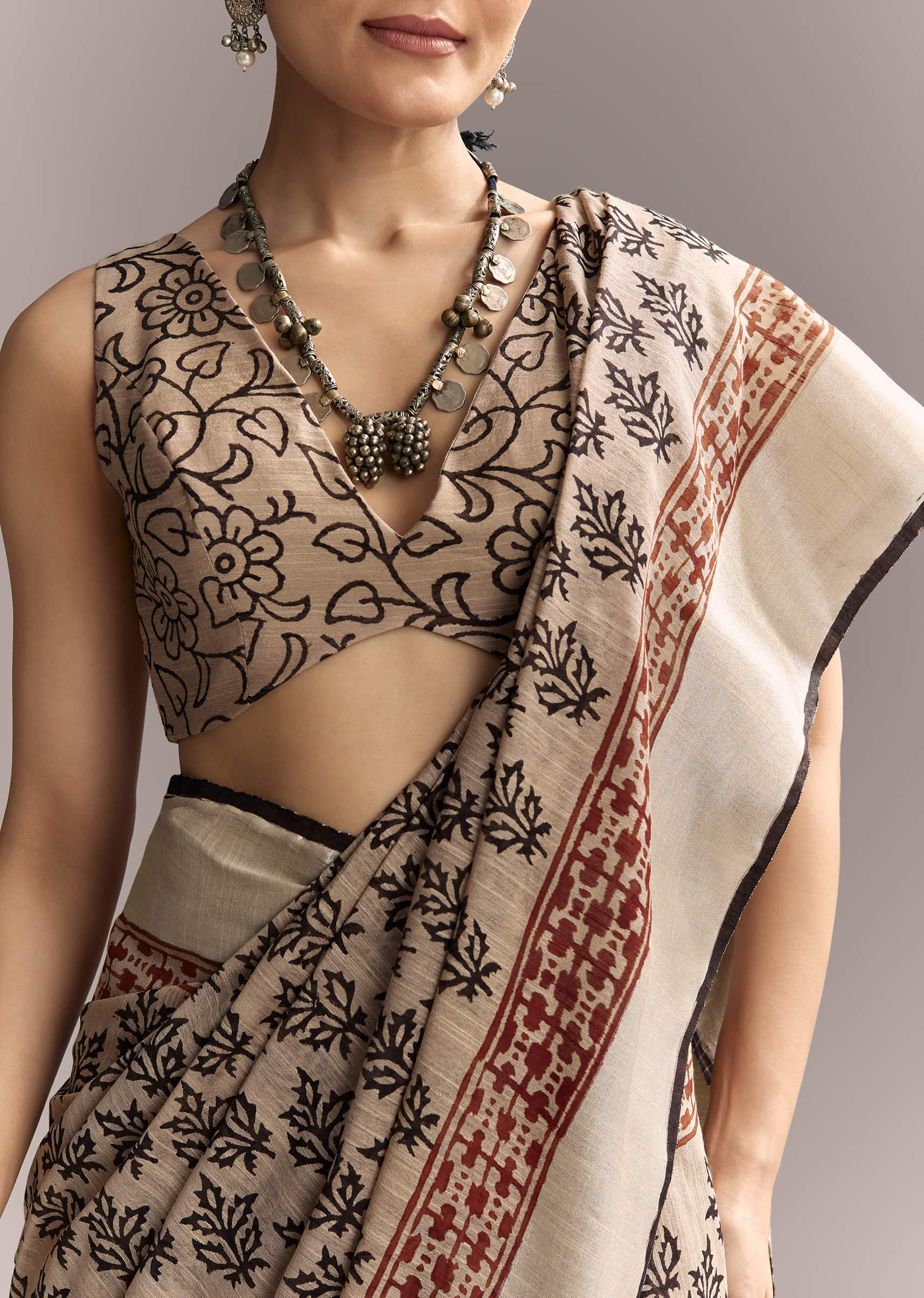 cream-linen-saree-with-black-hand-block-ajrakh-print-sg312205-3.jpg