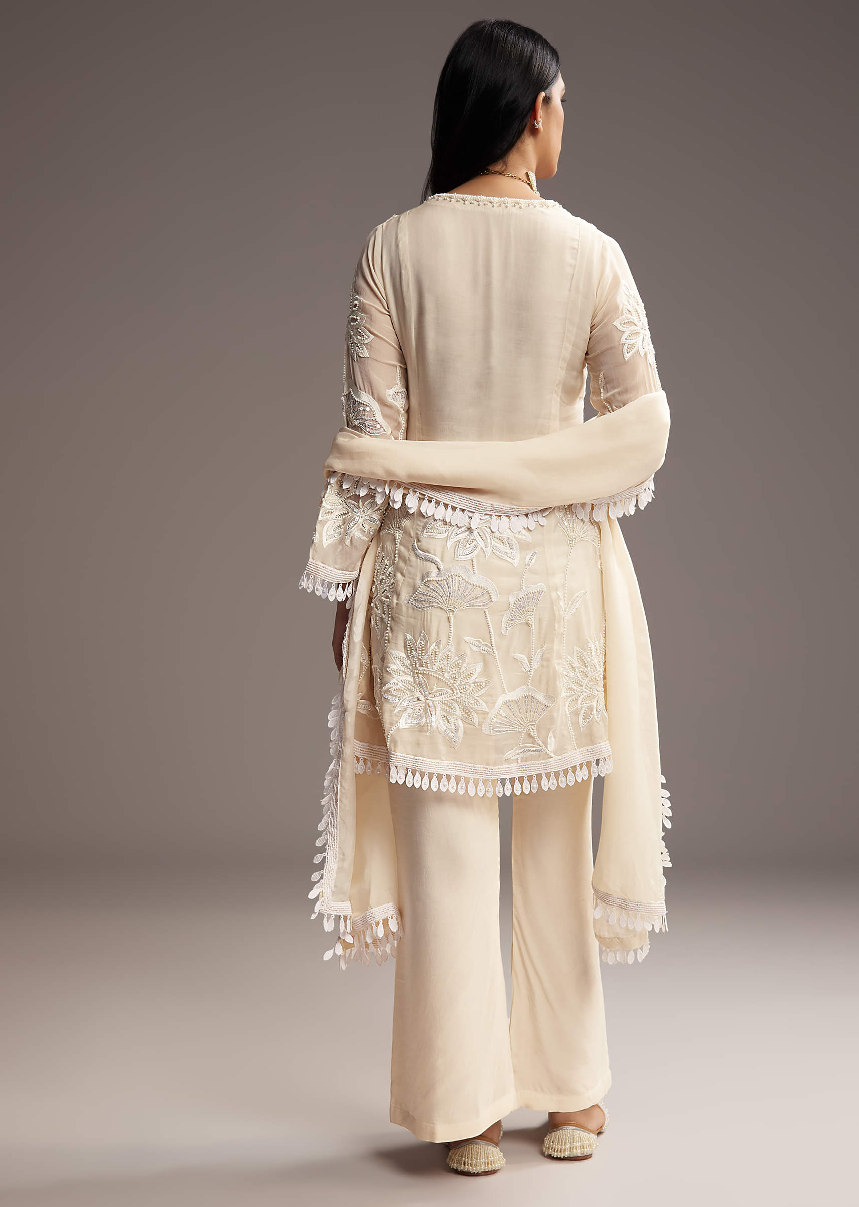 cream-white-organza-kurta-set-with-resham-work-sg326338-5.jpg