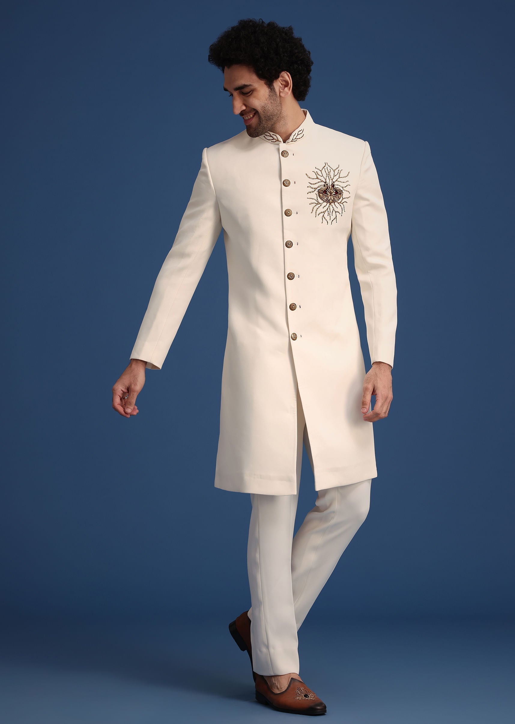 cream_indowestern_suit_with_zari_and_metal_work_broach-sg259090_7_773964b0-17e2-4d40-8894-cd8b70f01cf1.jpg