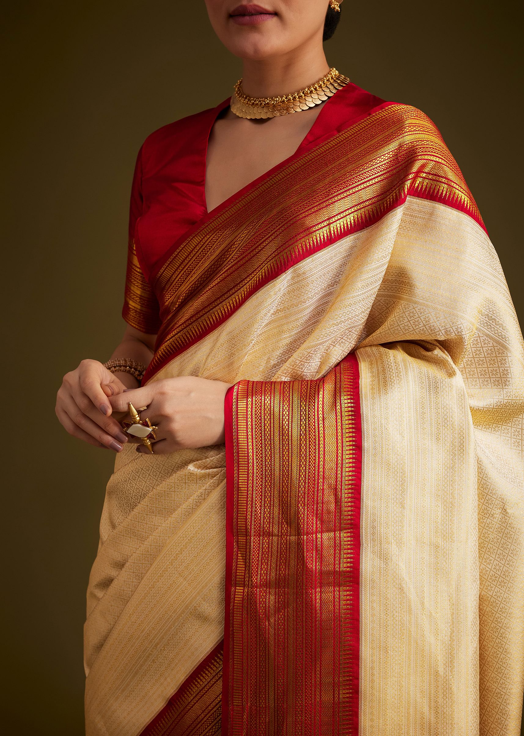 cream_kanjivaram_silk_saree_with_contrast_border_and_pallu-sg292258_5_35ca41a3-4f74-46e0-b143-6d3914bb11fa.jpg