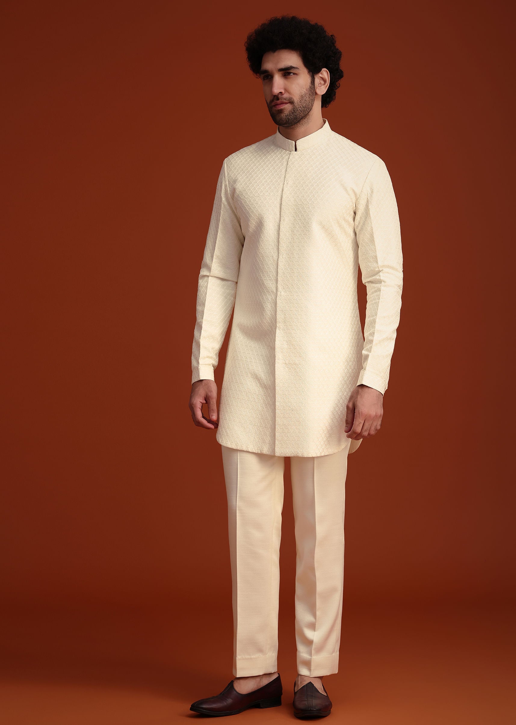 cream_kurta_jodhpuri_set_with_velvet_patch_work_broach-sg250023_9_a6697331-97b8-4b11-a7ab-0b1ec42f6651.jpg