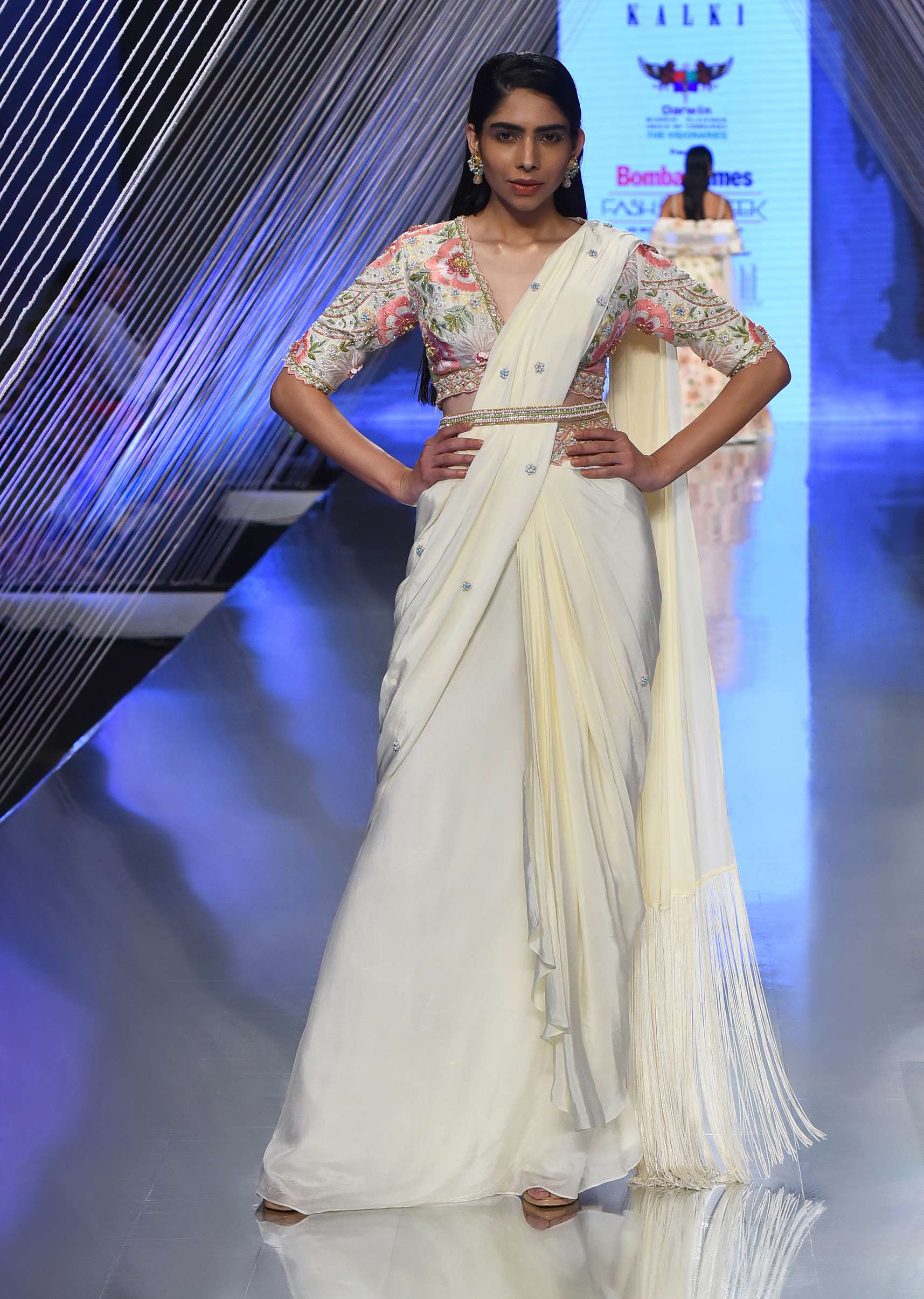 cream_lehenga_with-m001at549y-sg102129_5b9c585b-0508-40a6-8fd2-185b3cbf72e2.jpg