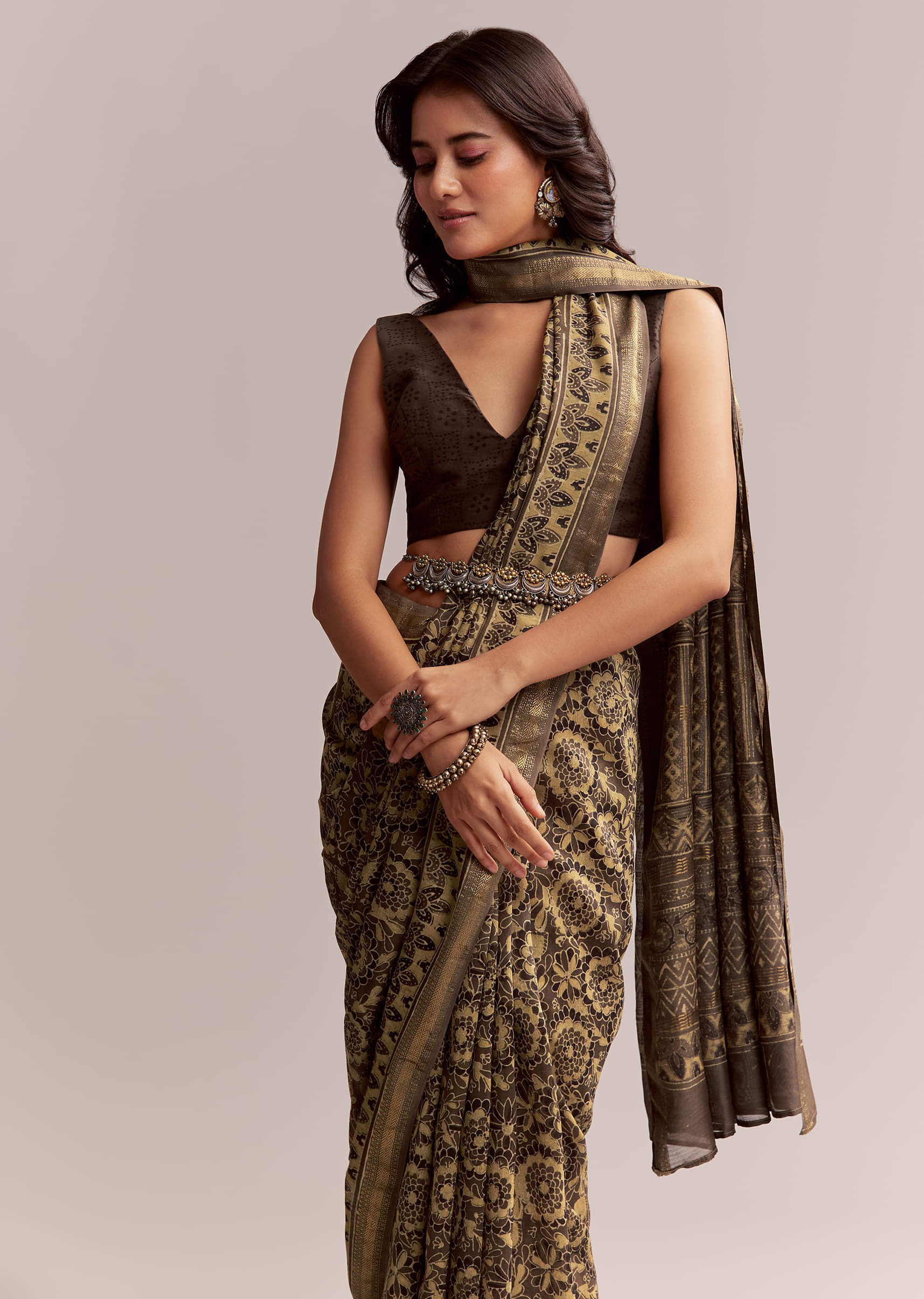 dark-beige-linen-printed-saree-with-authentic-floral-ajrakh-print-sg311995-5.jpg