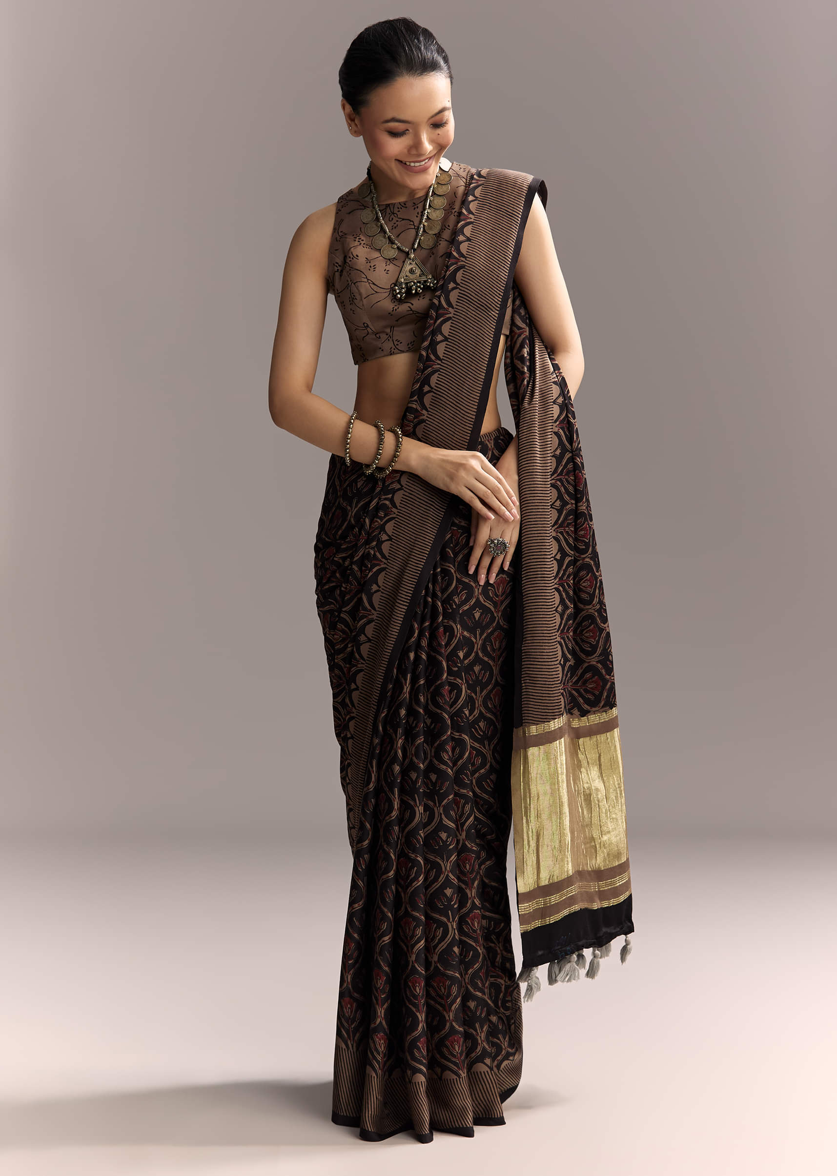 dark-blue-linen-saree-with-authentic-ajrakh-print-and-golden-pallu-sg312004-5.jpg