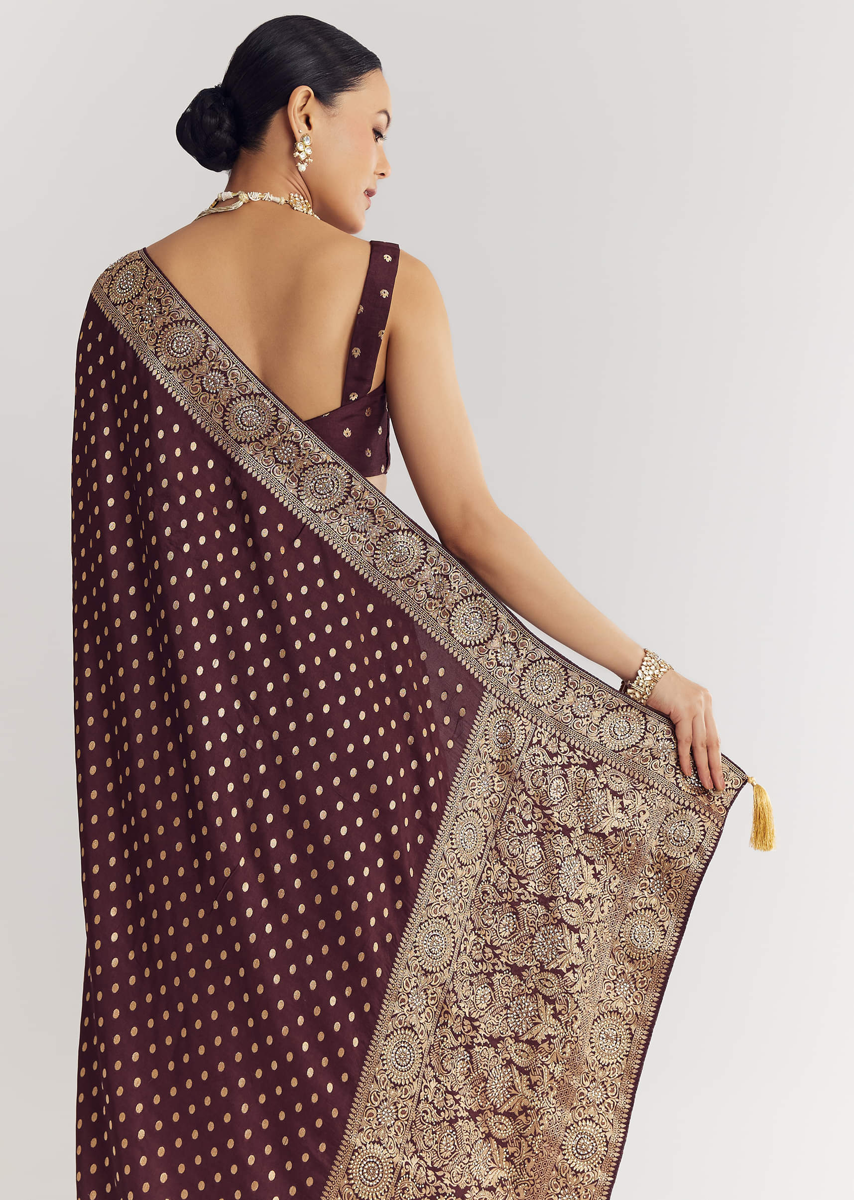 dark-brown-dola-silk-saree-with-floral-and-butti-work-sg311919-6_d36689d1-543a-49de-992c-dd87fa1f027f.jpg