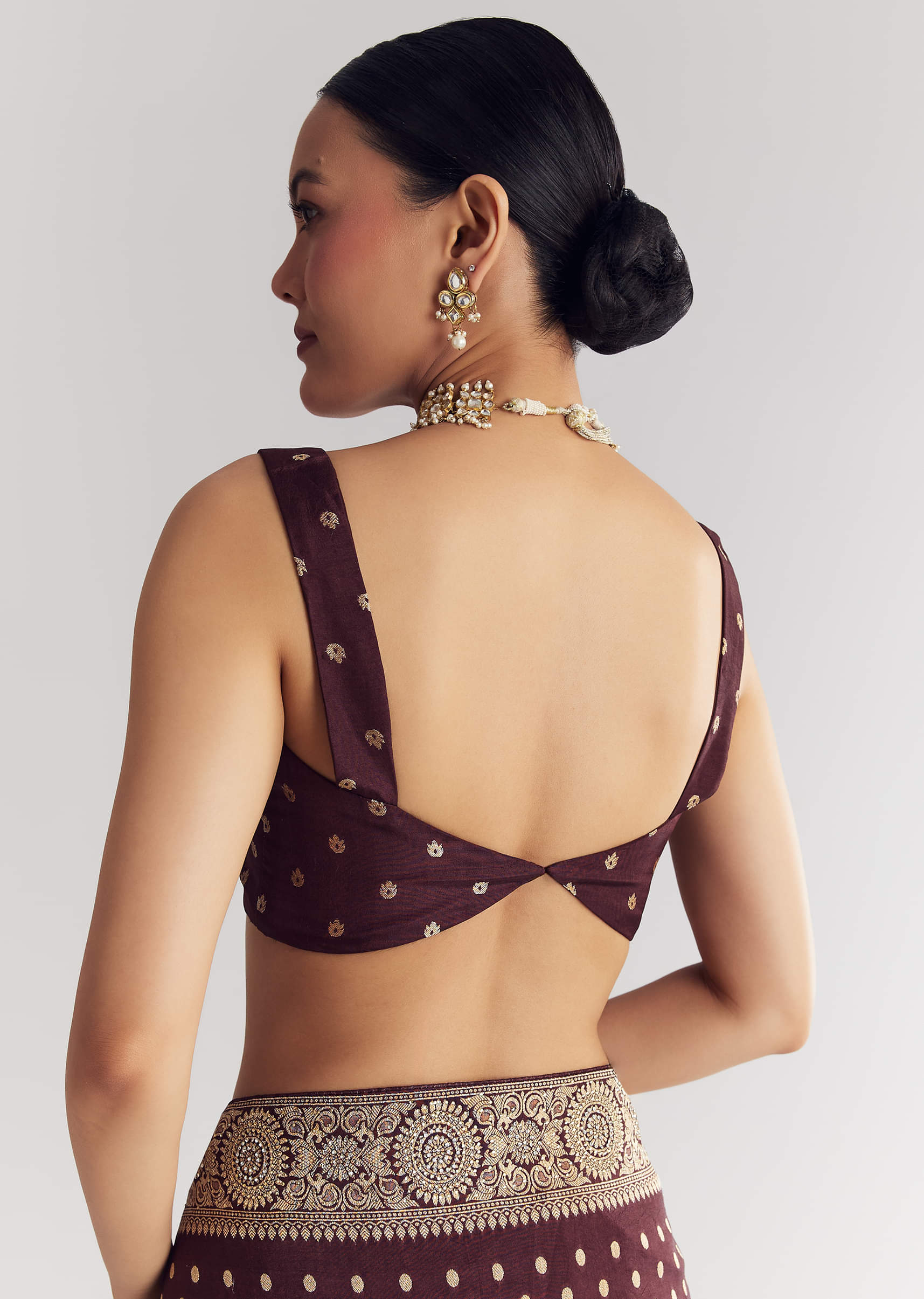dark-brown-dola-silk-saree-with-floral-and-butti-work-sg311919-8_98725039-8b4e-4e72-be60-3731e1471784.jpg