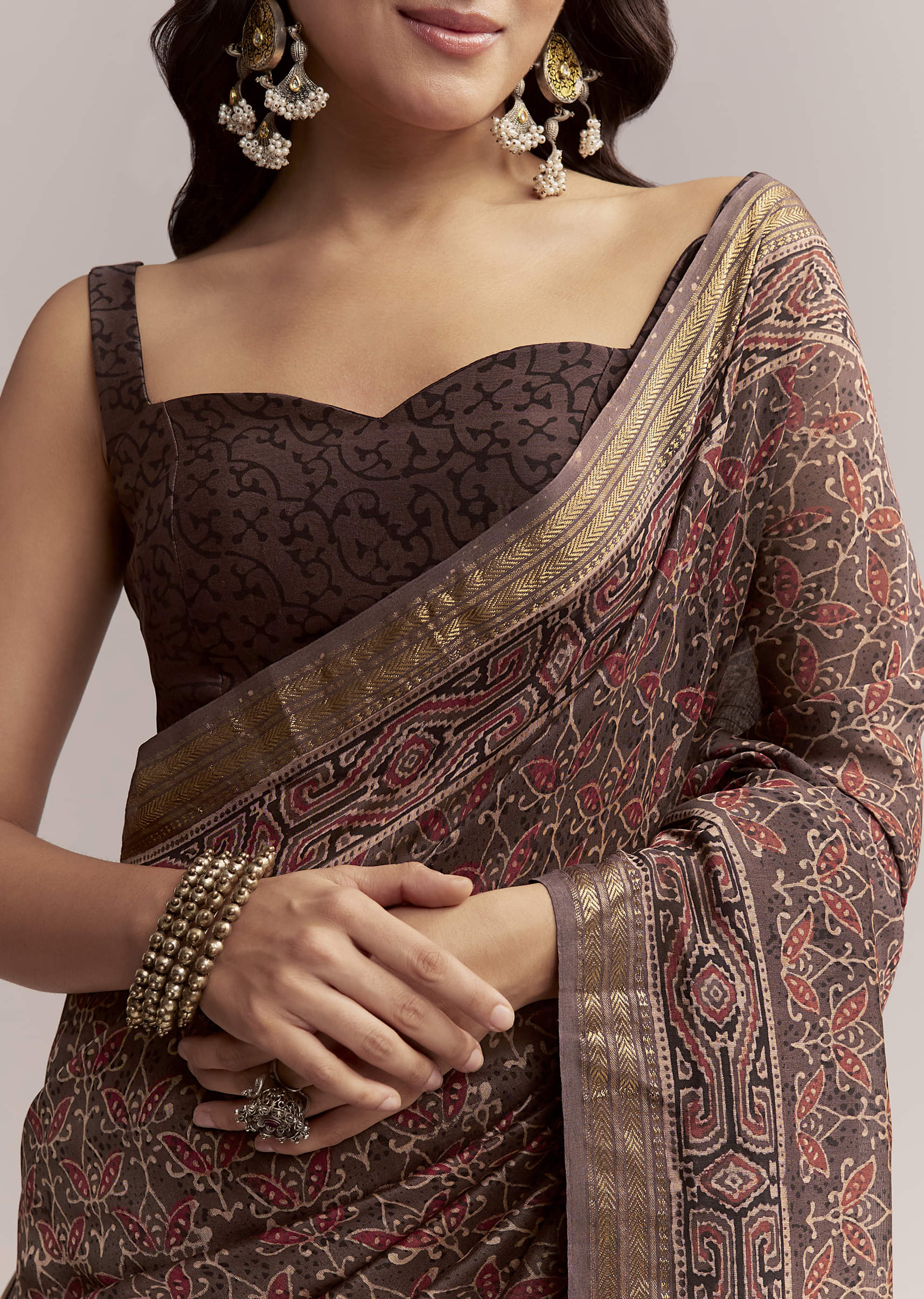 dark-brown-linen-printed-saree-with-authentic-ajrakh-print-sg311993-2.jpg