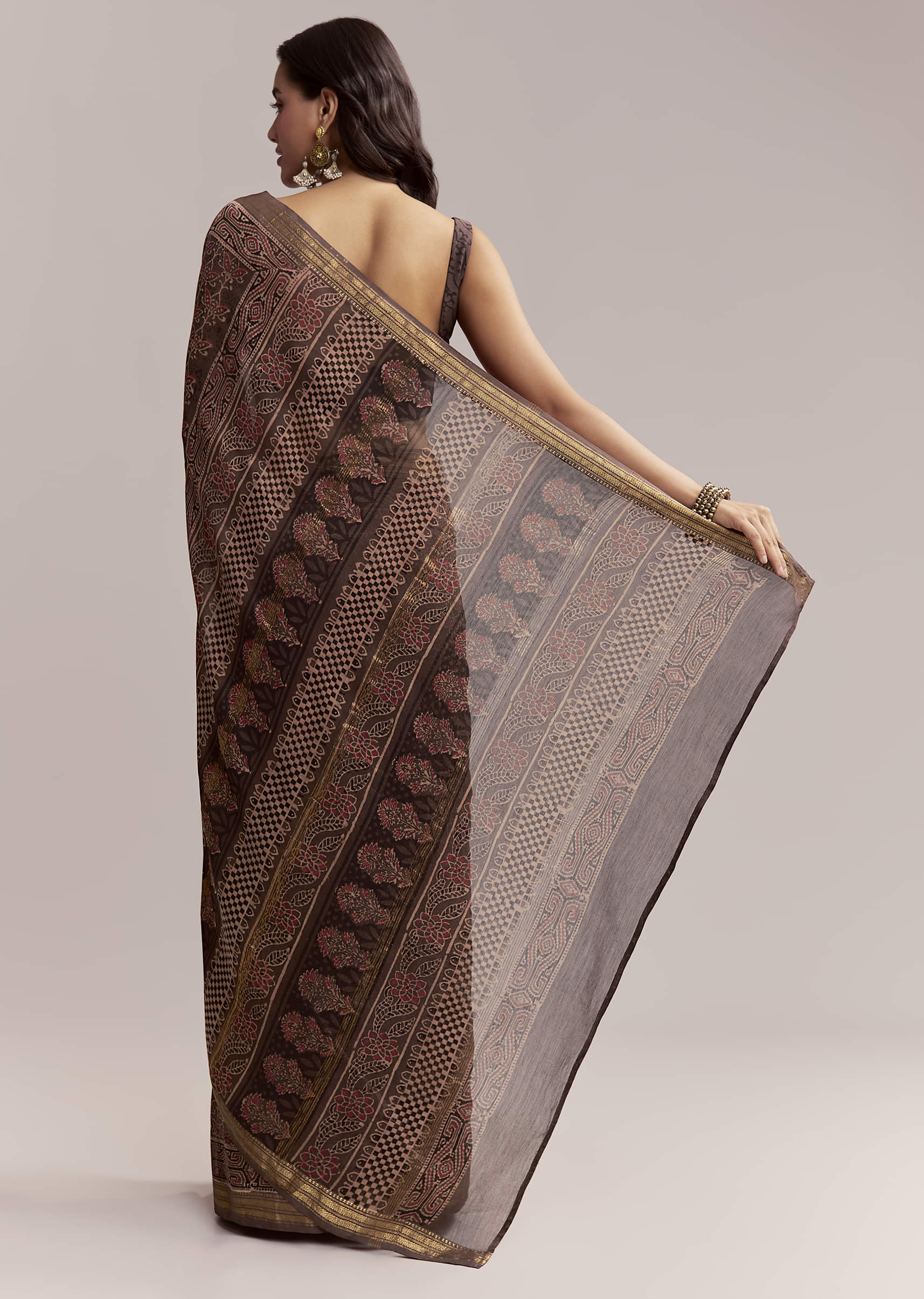dark-brown-linen-printed-saree-with-authentic-ajrakh-print-sg311993-4.jpg