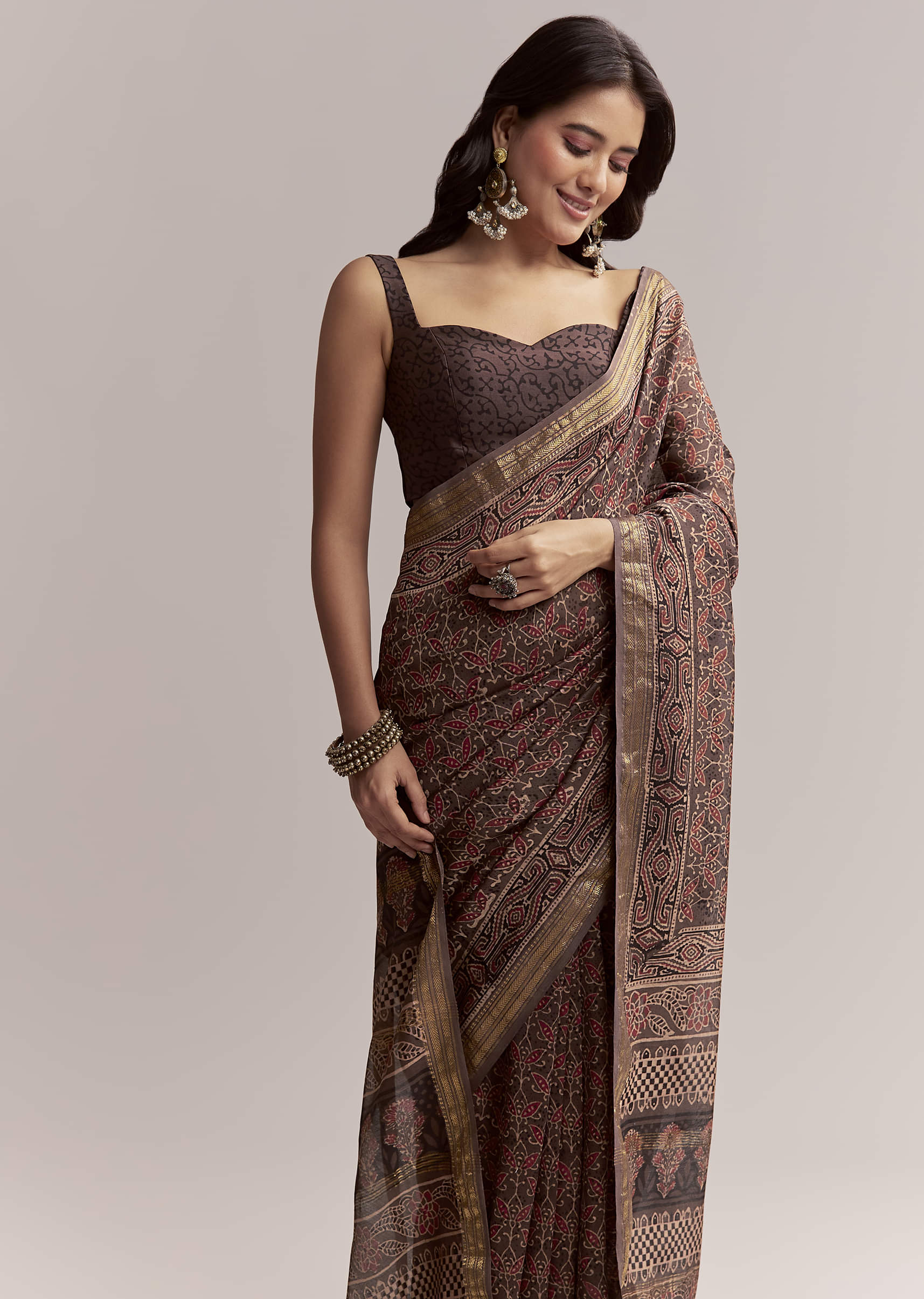 dark-brown-linen-printed-saree-with-authentic-ajrakh-print-sg311993-5.jpg