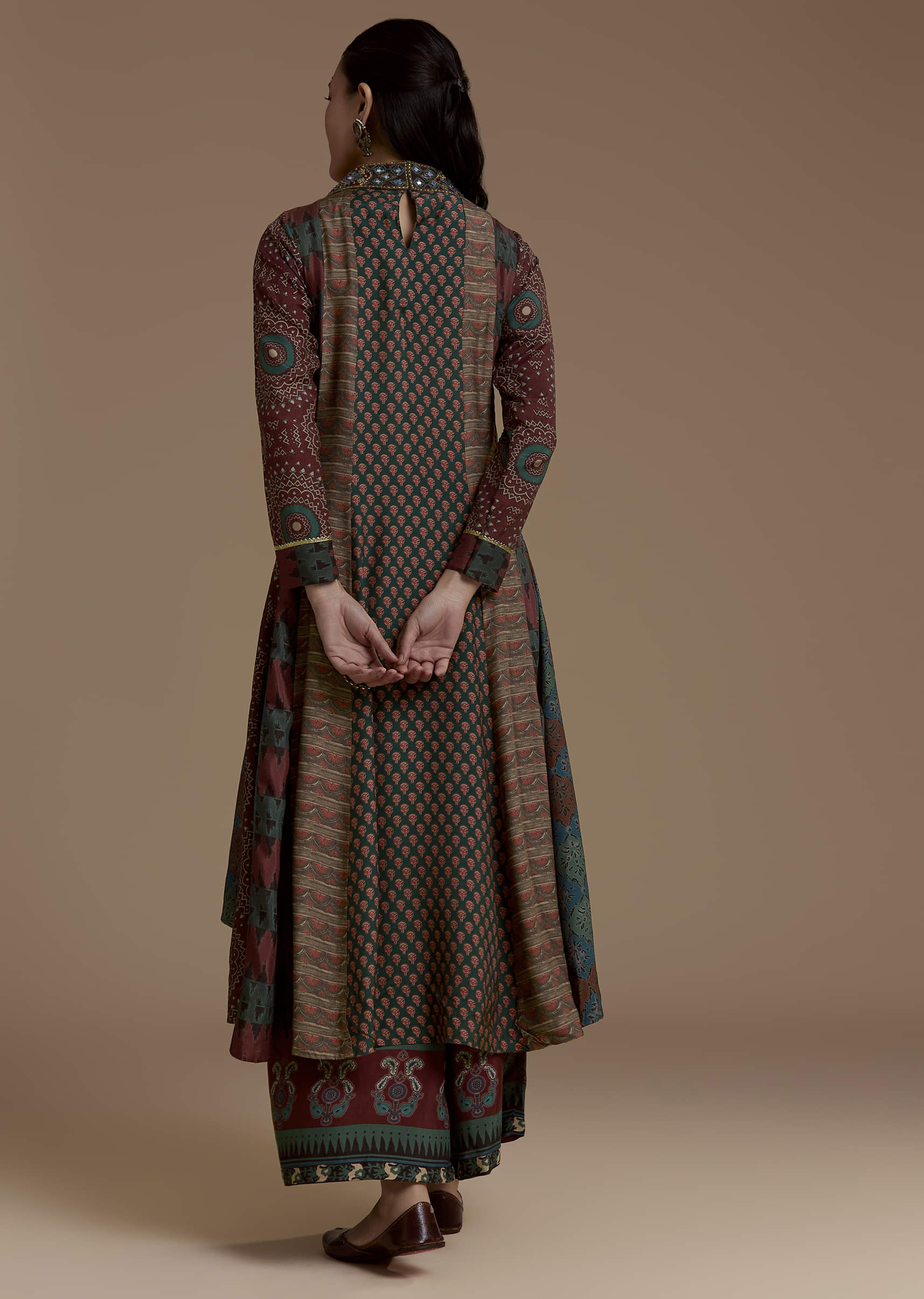dark-green-indie-print-muslin-kurta-set-with-thread-work-sg344925-5_3a8759cf-049a-45ba-b8a4-f3f6e1d9b7d5.jpg