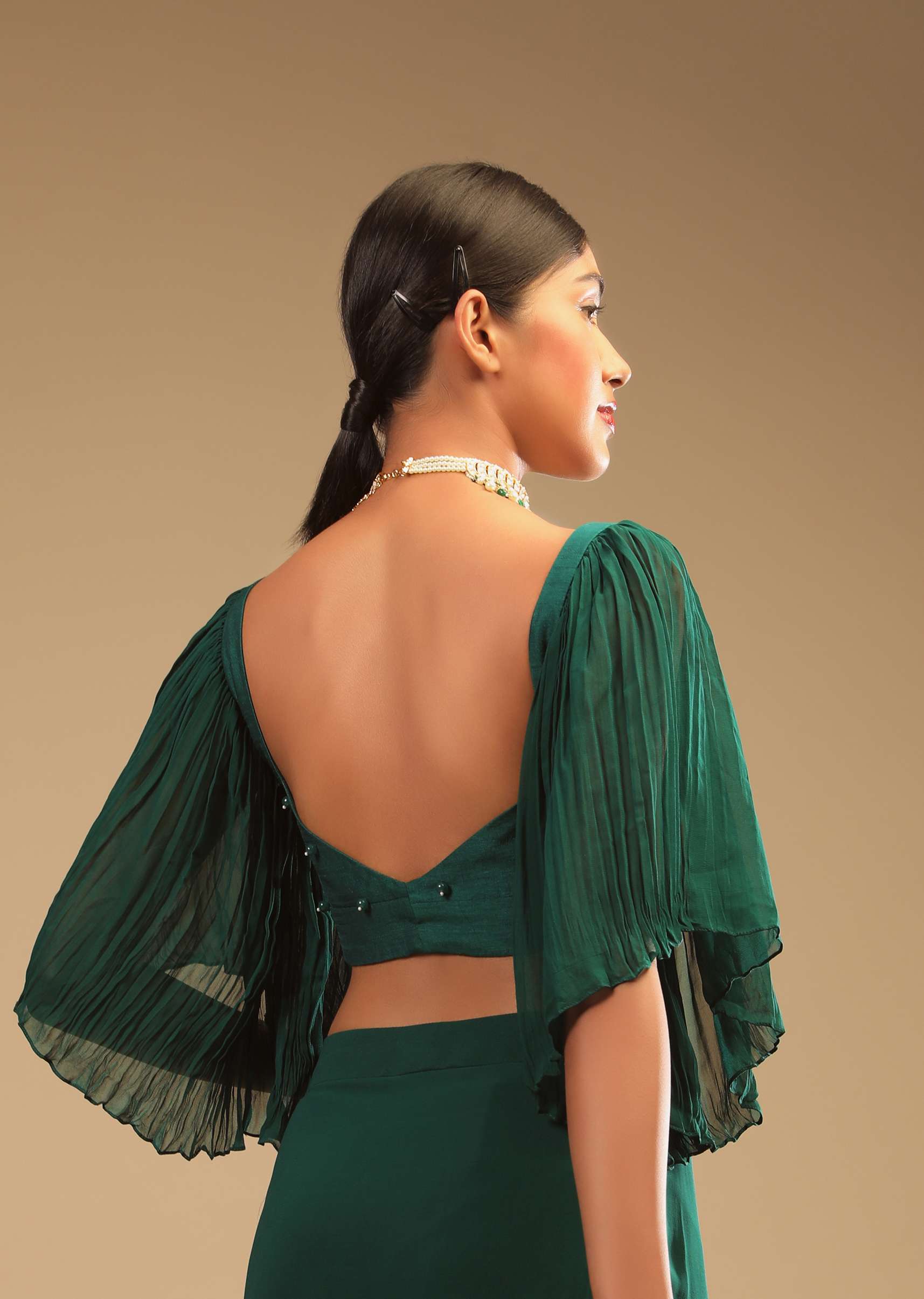 emerald-green-ready-pleated-saree-in-georgette-with-bell-sleeves-crop-top-and-chunky-embroidered-belt-online-kalki-fashion-m001at386y-sg67133_8_90772cb1-f989-486d-8659-d87cd8863f91.jpg