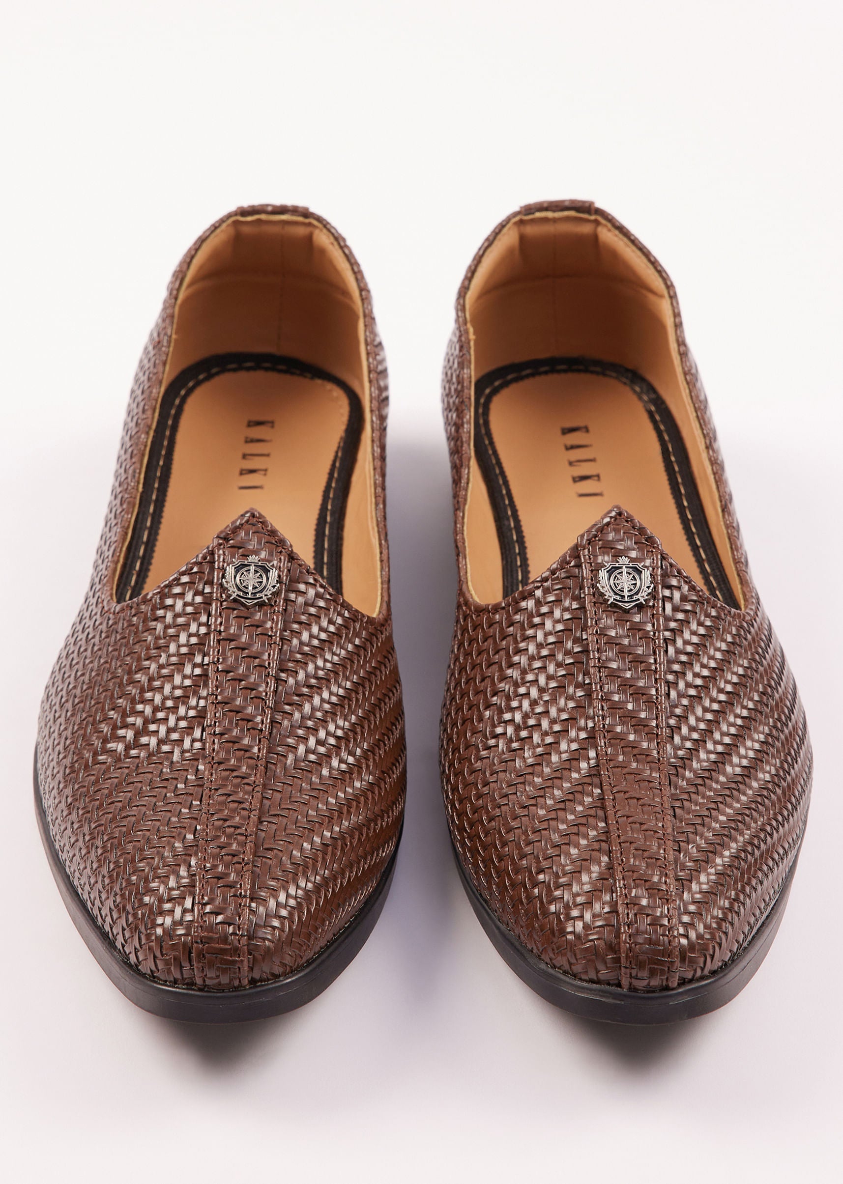 ethnic_juttis_for_men_in_dark_brown-sg250309_2_0b05f0fc-c1e1-4e2f-a01f-dfb62a10d32d.jpg
