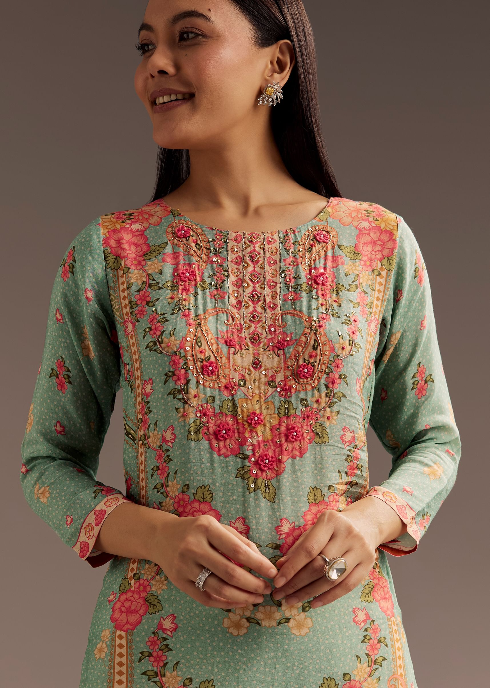 floral-print-crepe-kurta-with-cutdana-work-sg227411-2_fe39d7c5-0ee1-4804-88a5-67faded3b806.jpg