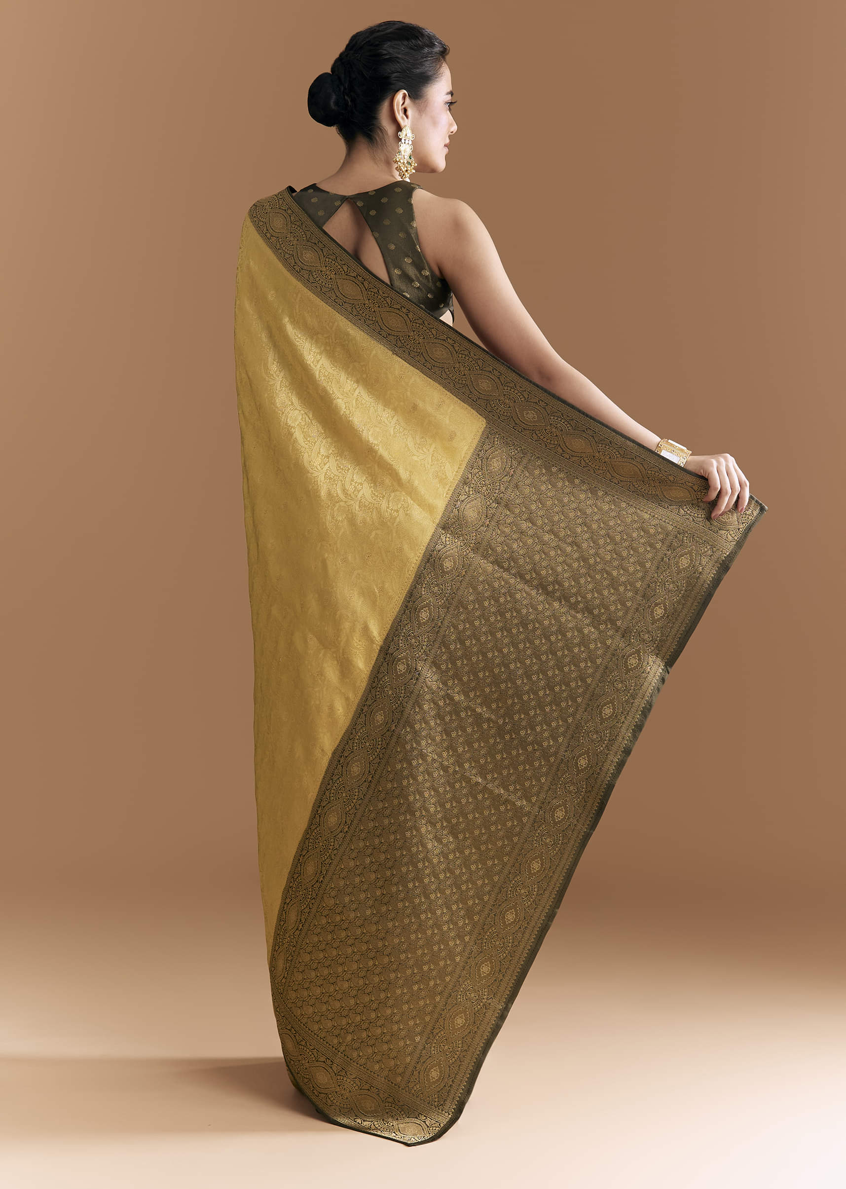 gold-jacquard-silk-woven-saree-with-floral-and-jaal-motifs-sg351308-4.jpg