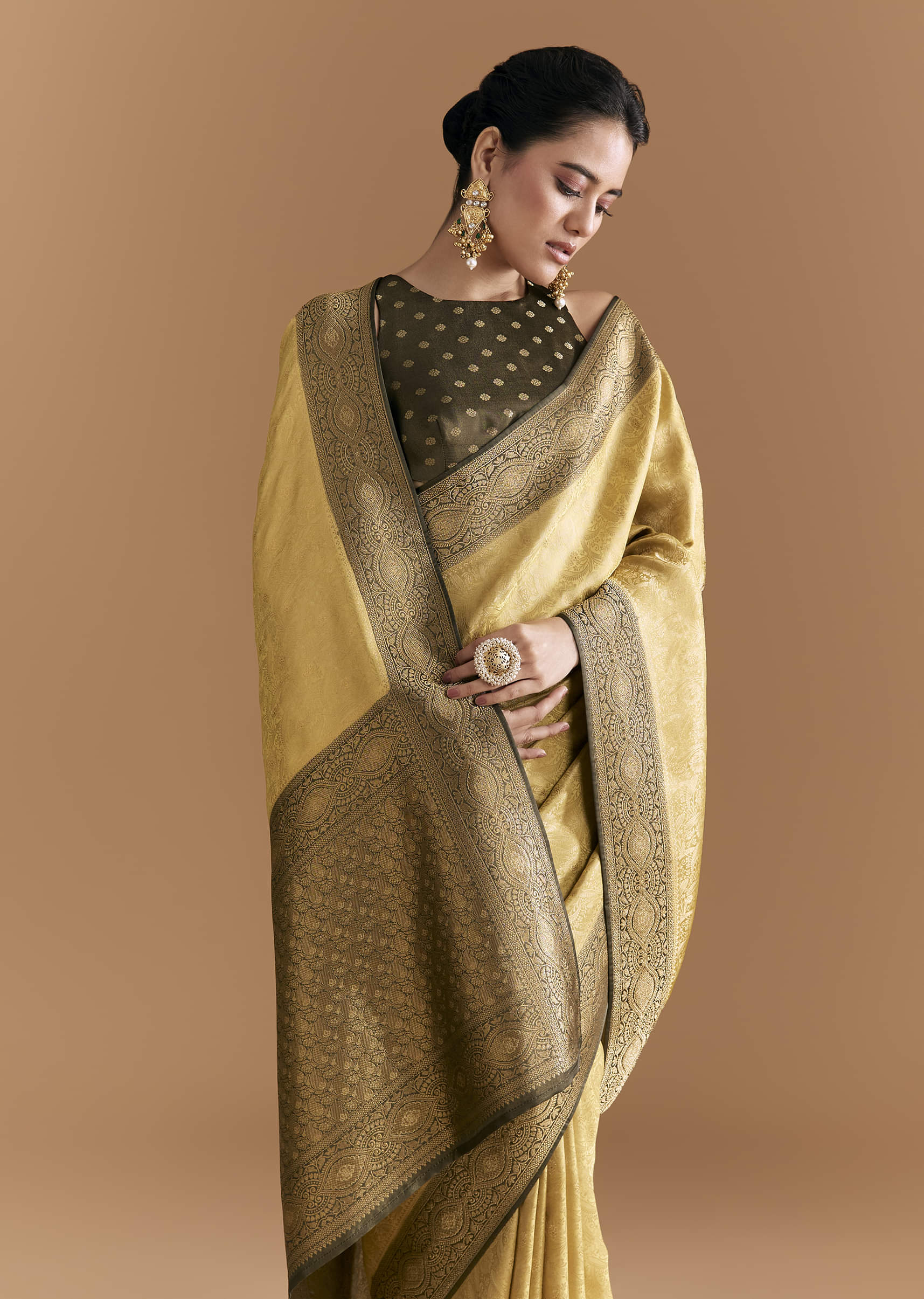 gold-jacquard-silk-woven-saree-with-floral-and-jaal-motifs-sg351308-5.jpg