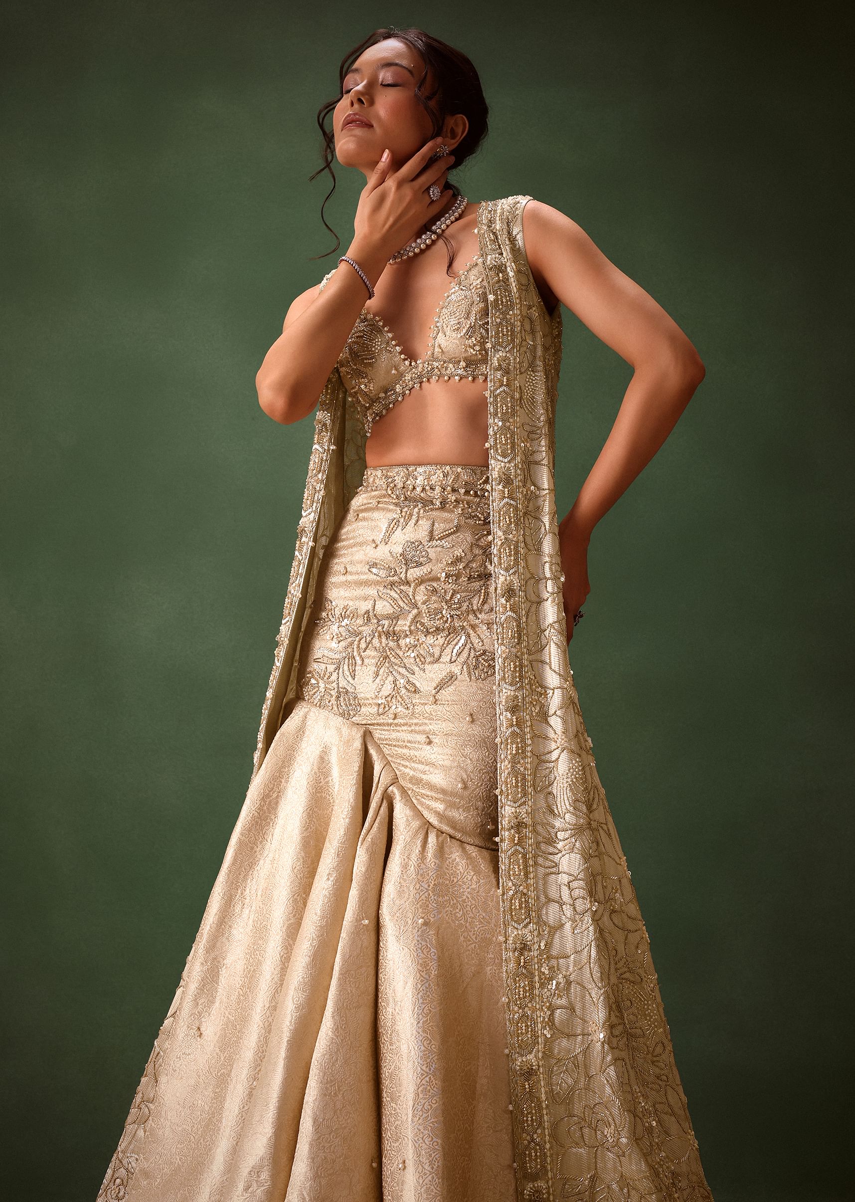 gold_banarasi_embroidered_long_jacket_wit-sg278745_3_4e0b3683-cb65-46d9-bc7d-26654e79b48a.jpg