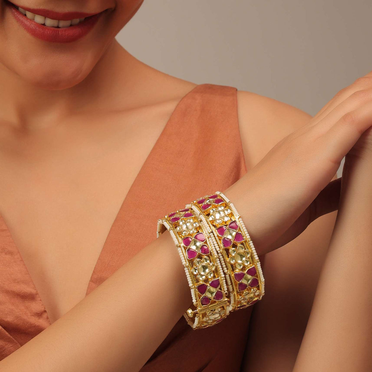 gold_fineshed_kundan_polki_bangles_in_ruby_red-sg145723_3_0a0a6cf4-26e4-424e-a88b-e0c5c95265d9.jpg