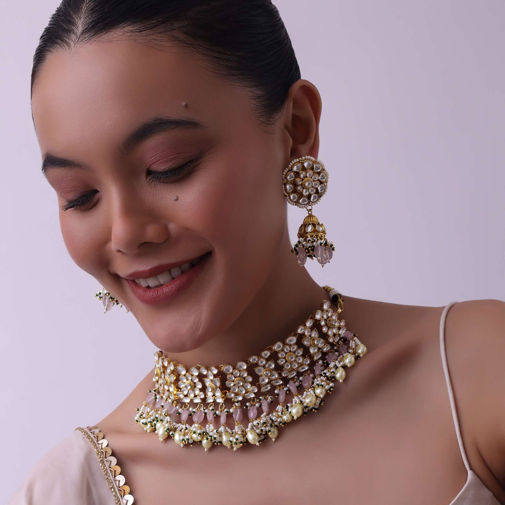 gold_finish_choker_with_pearls_and_green-sg145698_3_0e7e1ddf-79dd-4199-a3ad-cf132ae343e4.jpg