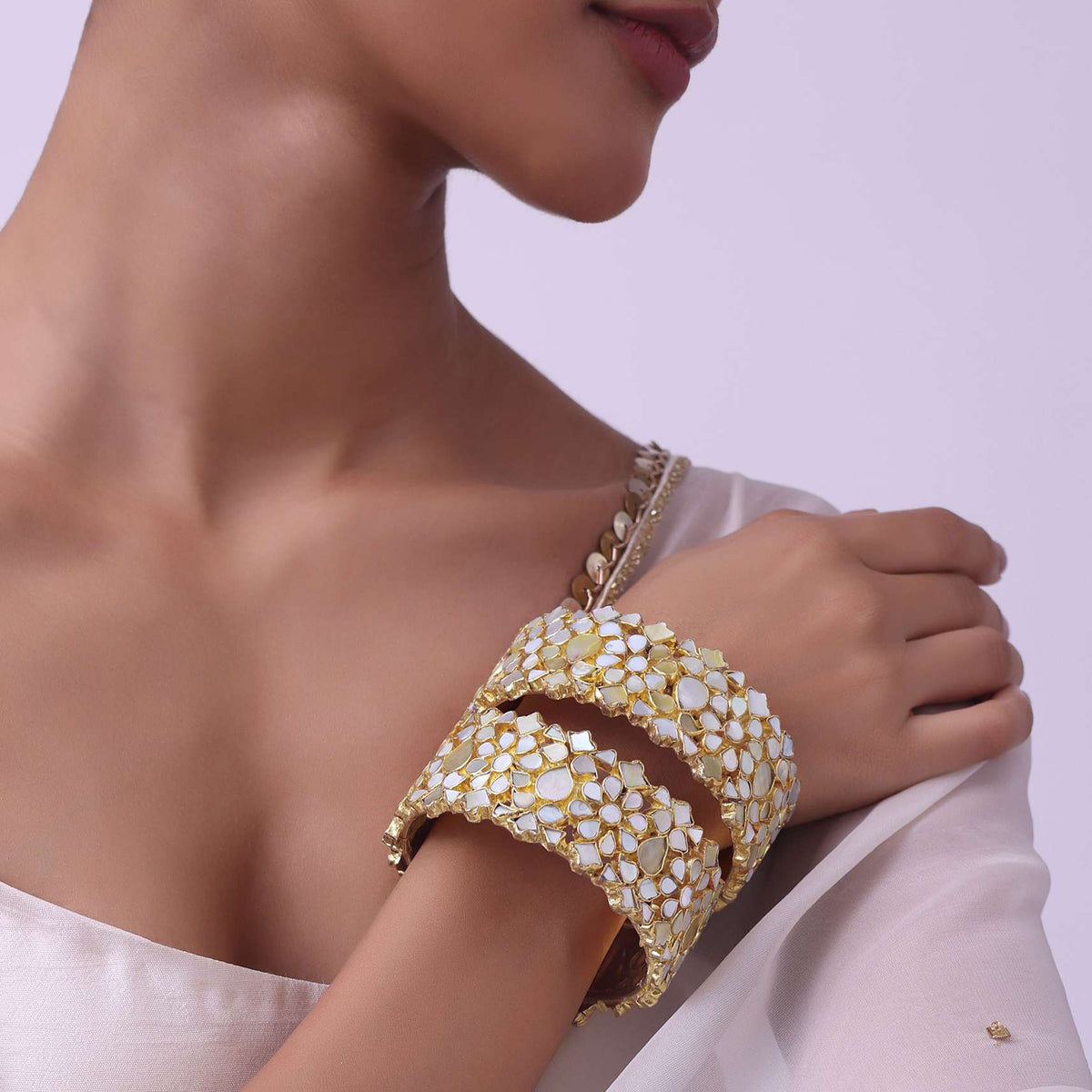 gold_finish_kundan_bangles-sg160829_2_c042c9ba-72fb-4549-b8a9-b9b5f490a475.jpg