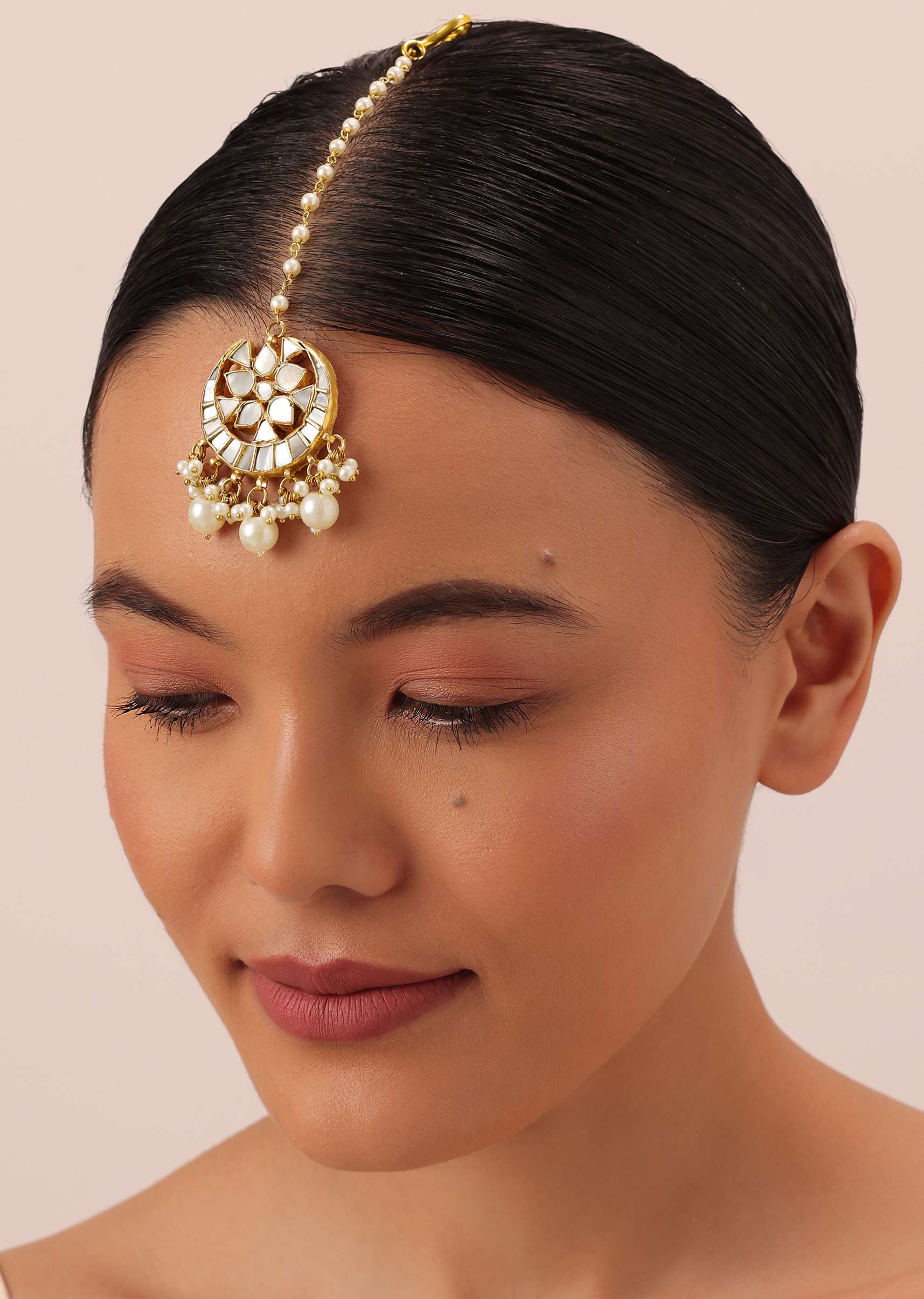 gold_finish_kundan_choker_set_with_pearl-sg145677_12_c4e8820c-54a4-4498-8292-c7dc3d54db51.jpg