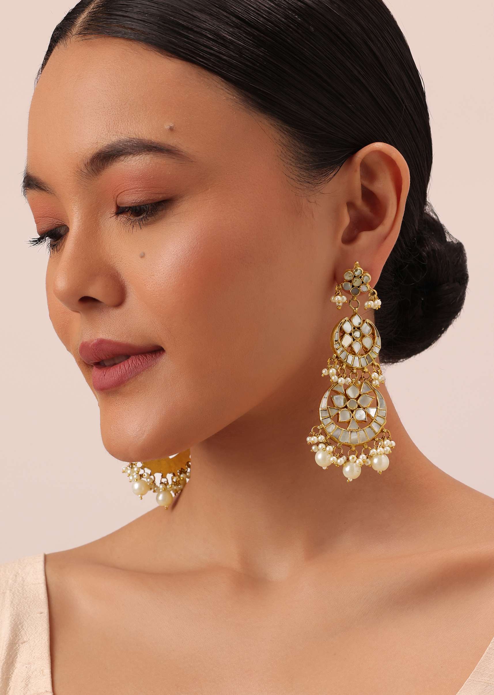 gold_finish_kundan_choker_set_with_pearl-sg145677_8_e88e6b39-22cd-48fa-9d84-2c5a596c6aee.jpg