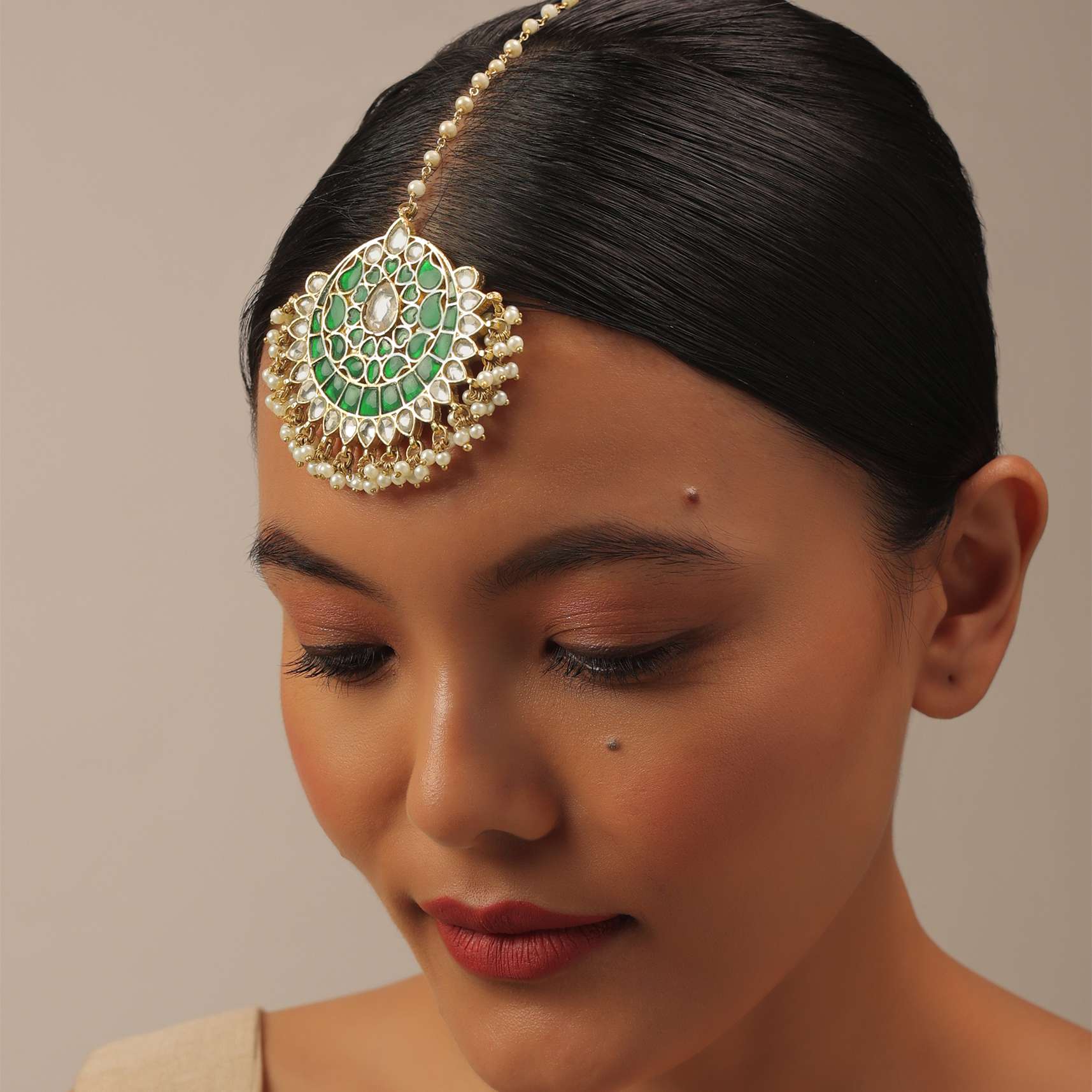 gold_finish_kundan_maangtika_with_synthetic_emerald-sg145780_4_8d2c15c1-1706-4ad9-80e6-675bc56fb419.jpg