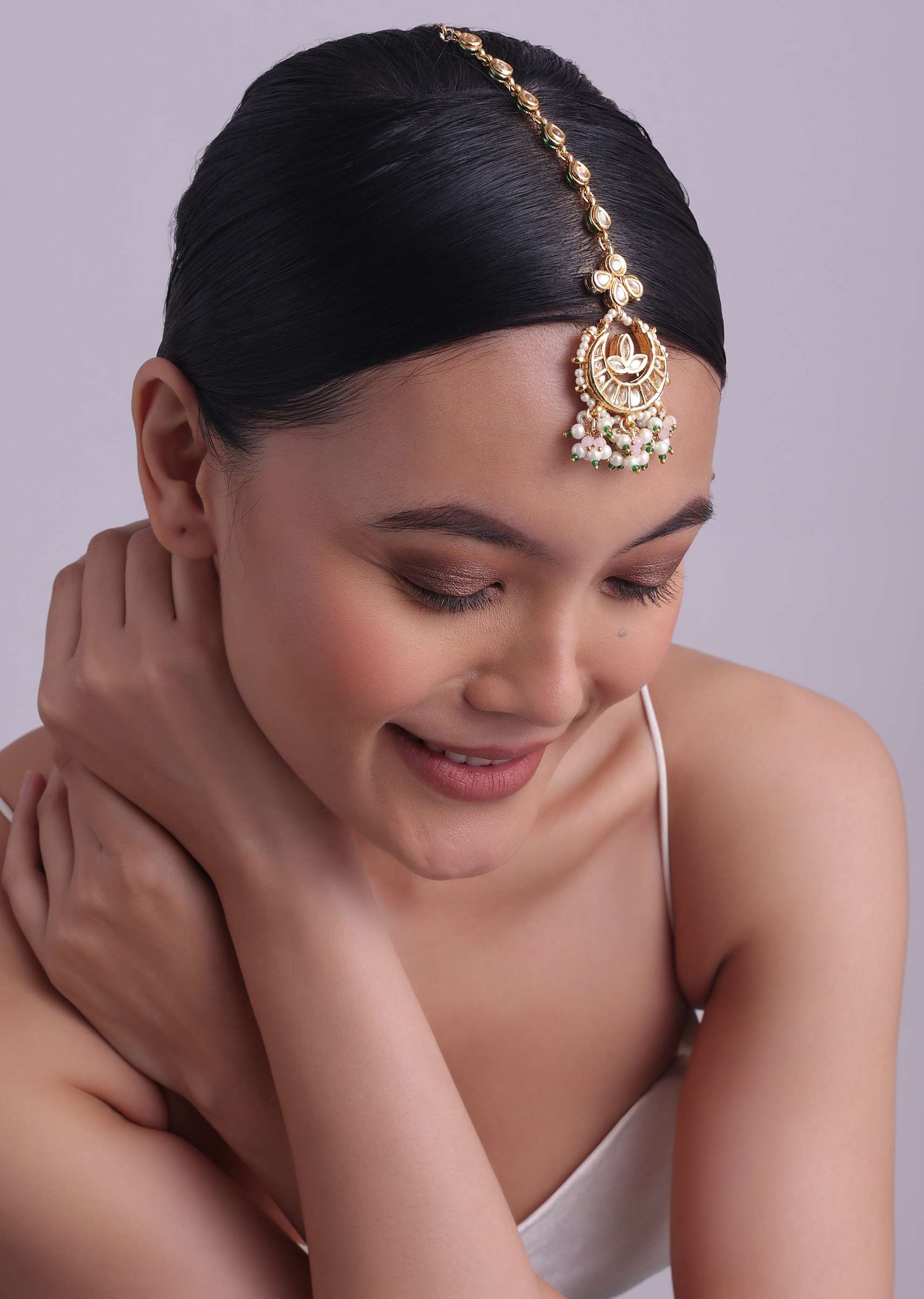 gold_finish_kundan_mangtikka_with_dangling_pearls-sg139494_2_23776414-0824-4965-ac35-861f0d931035.jpg