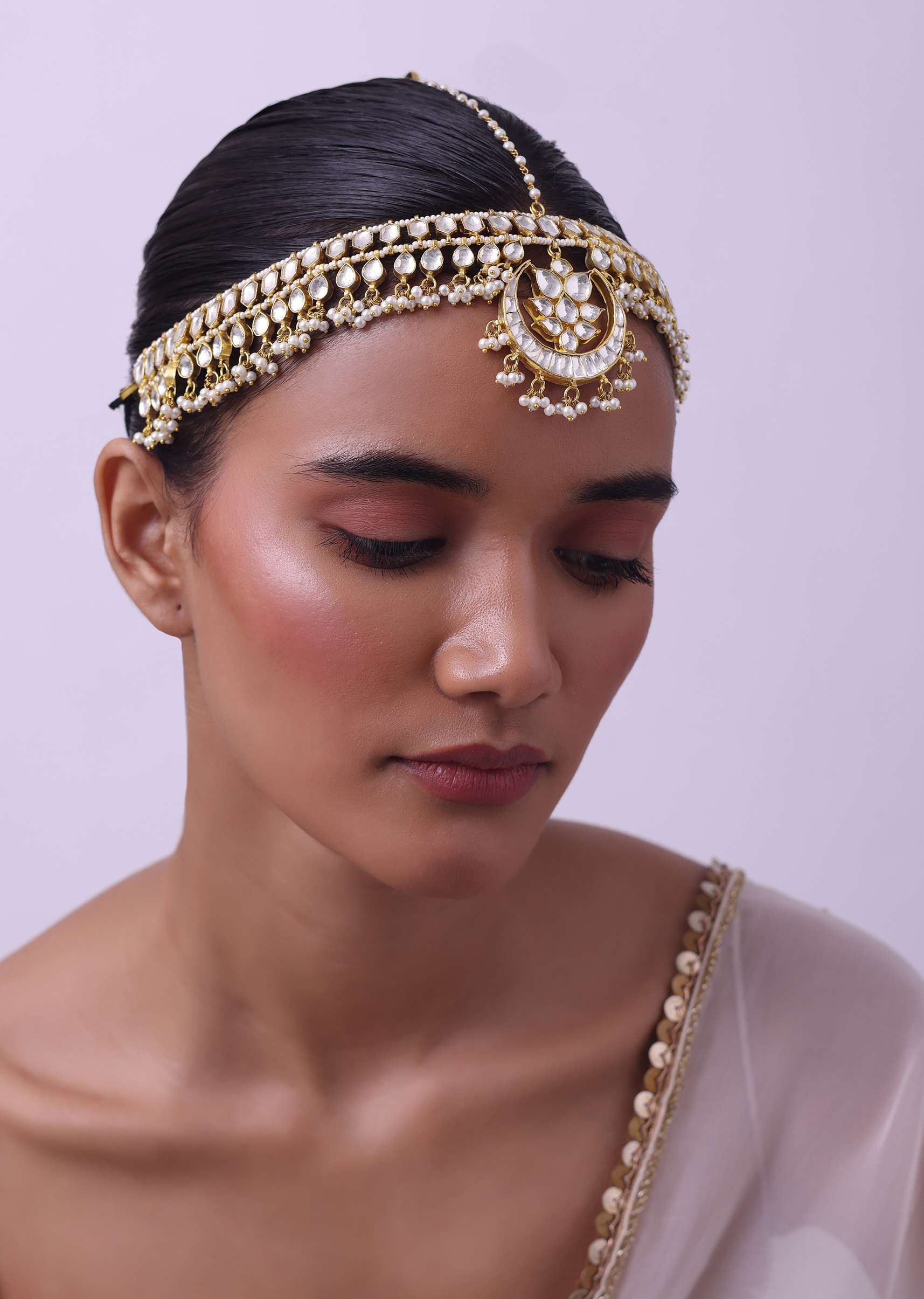 gold_finish_kundan_mathapatti-sg160826_2_c81f3f1d-8387-4884-bb6f-76502768fb5d.jpg