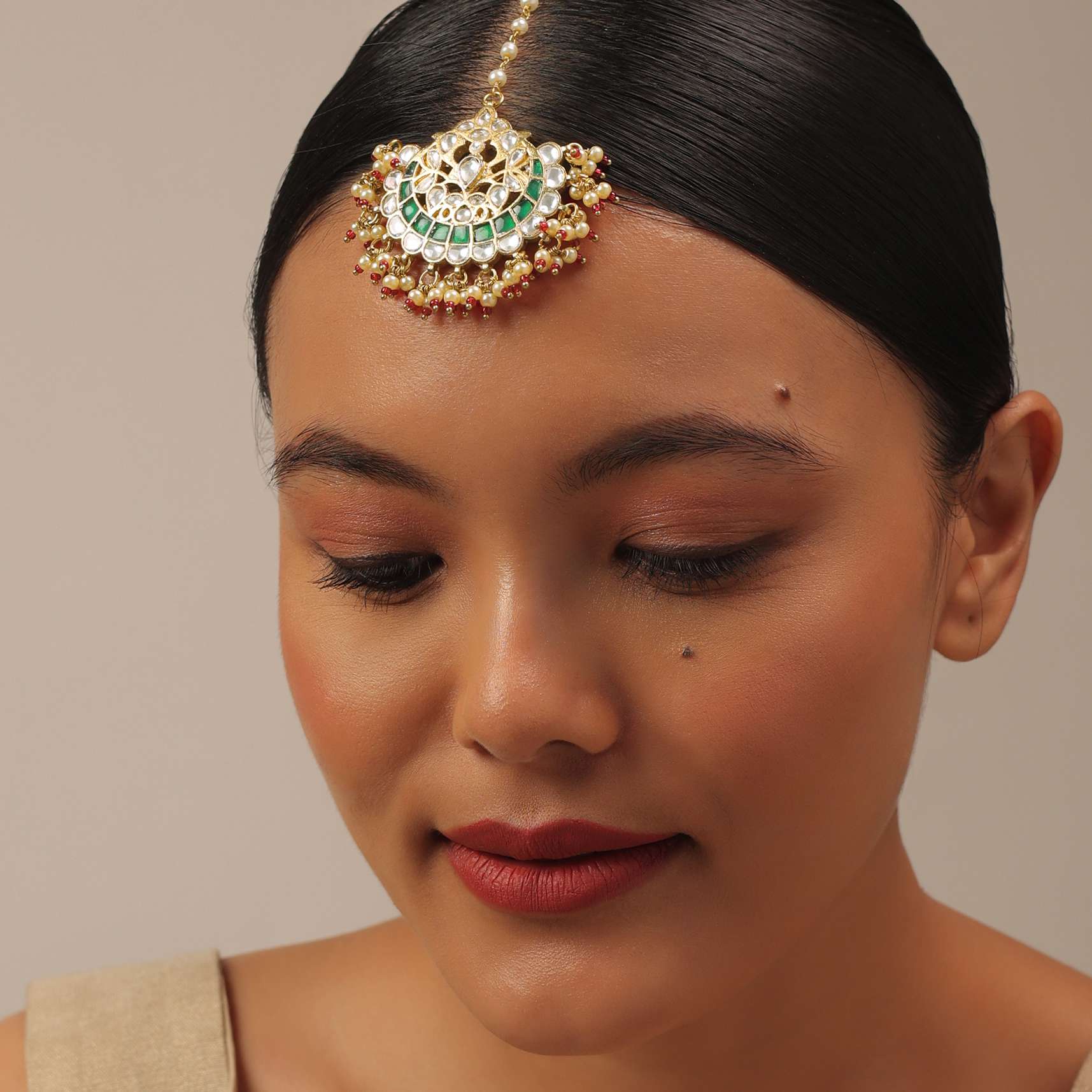 gold_finish_kundan_multicolor_maangtika_with_syntheti-sg145776_3_bdde8c51-0ad5-44ed-8ad4-6f081cb86edf.jpg