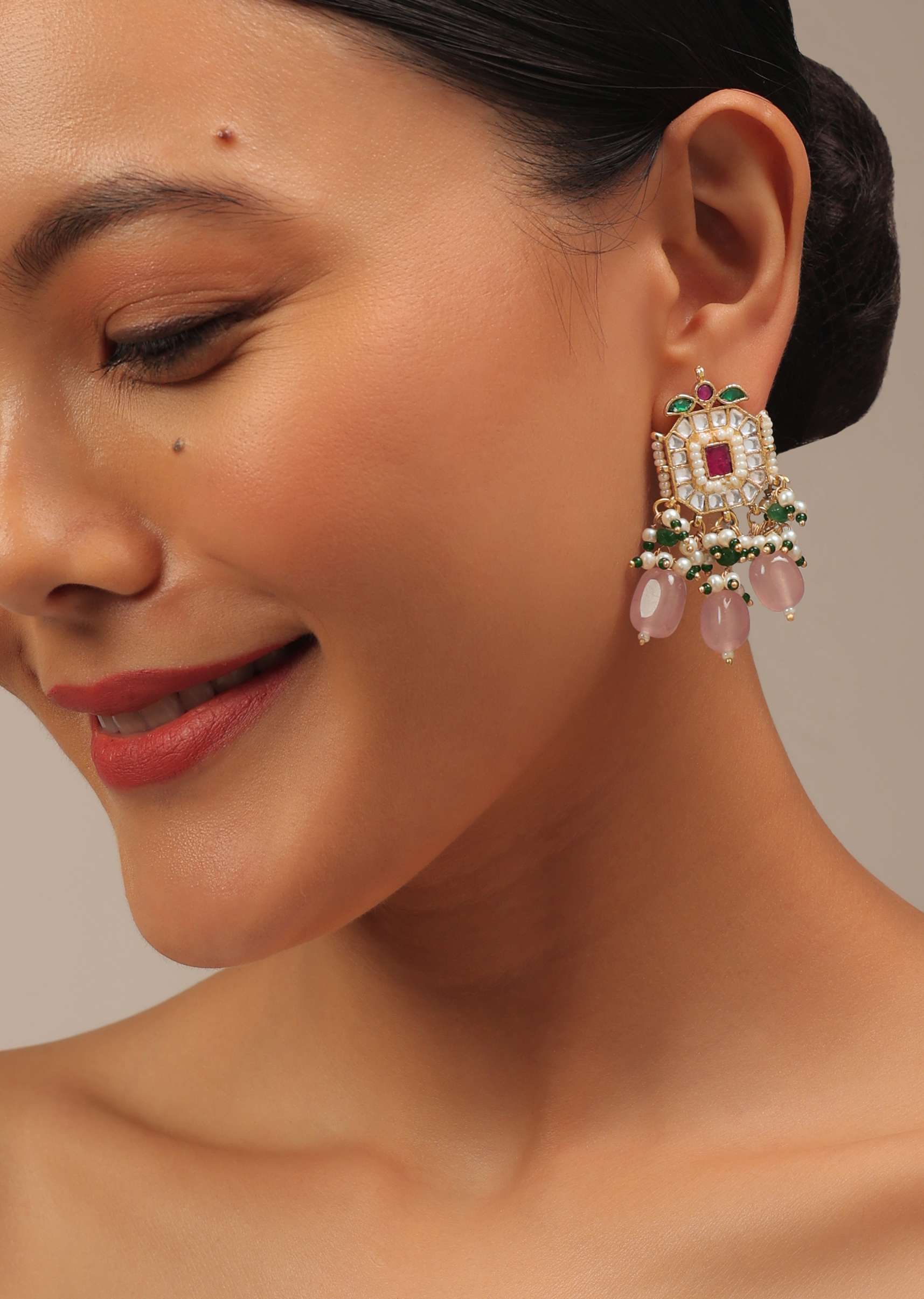 gold_finish_kundan_polki_choker_set-sg145699_5_a7aa487c-7b8f-42de-af2a-42f338f12486.jpg