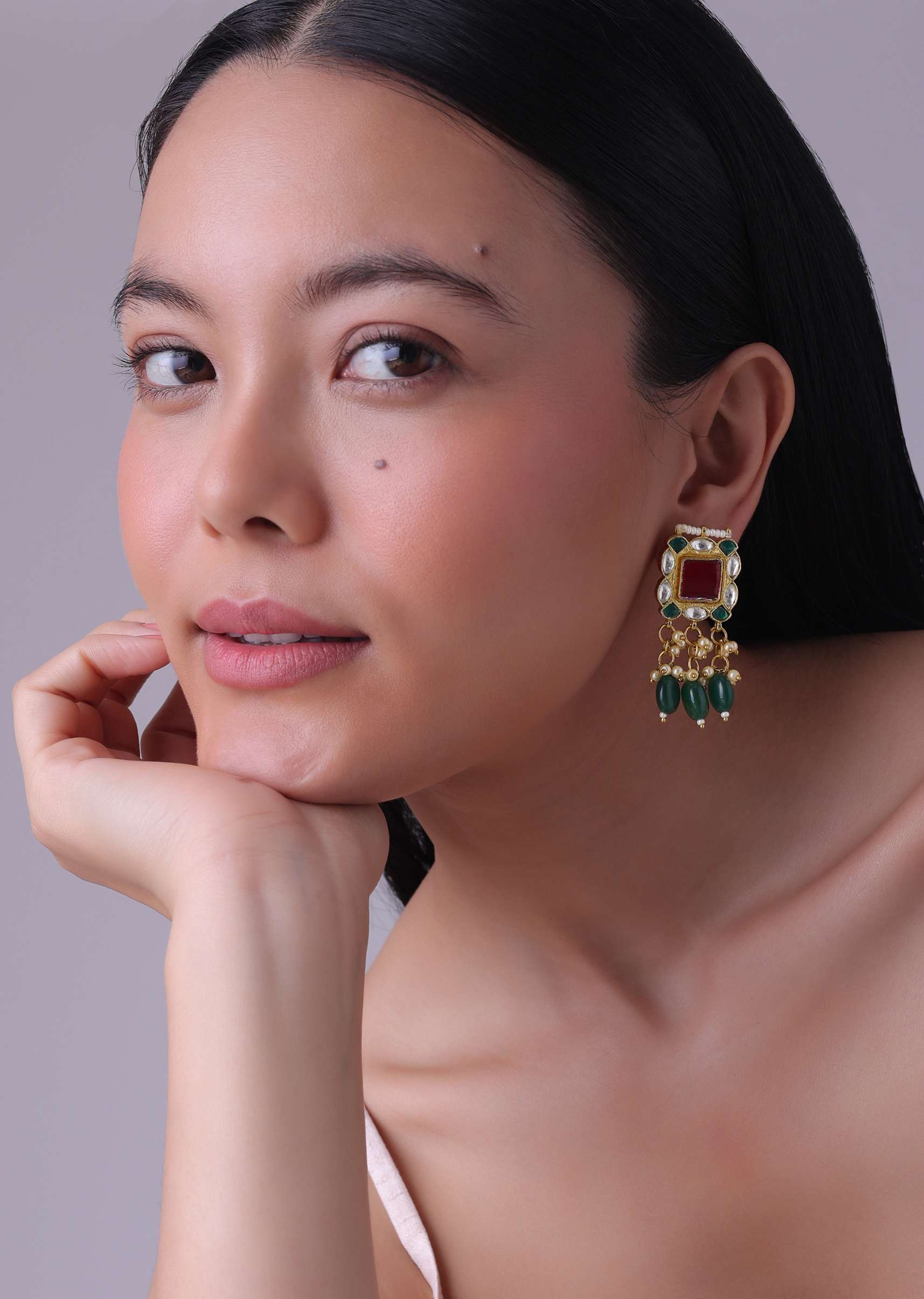 gold_finish_kundan_polki_red_and_green_choker-sg145685_5_db753e57-1c0b-443b-b9c2-16644c487f8b.jpg