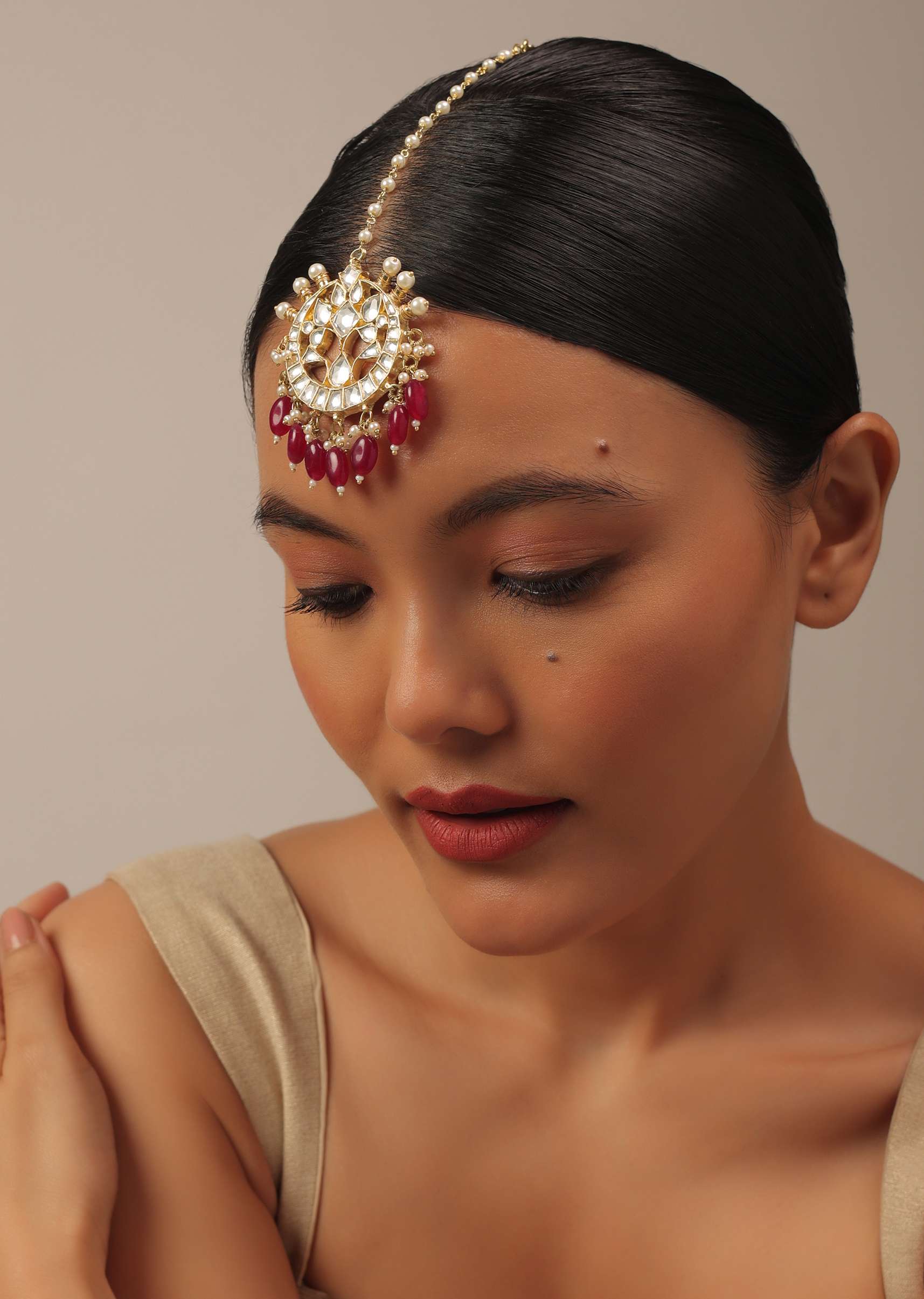 gold_finish_kundan_red_floral_maangtika_with_synthetic-sg145788_6_bfb7ada9-03a2-403c-ae90-b93a5158da0f.jpg