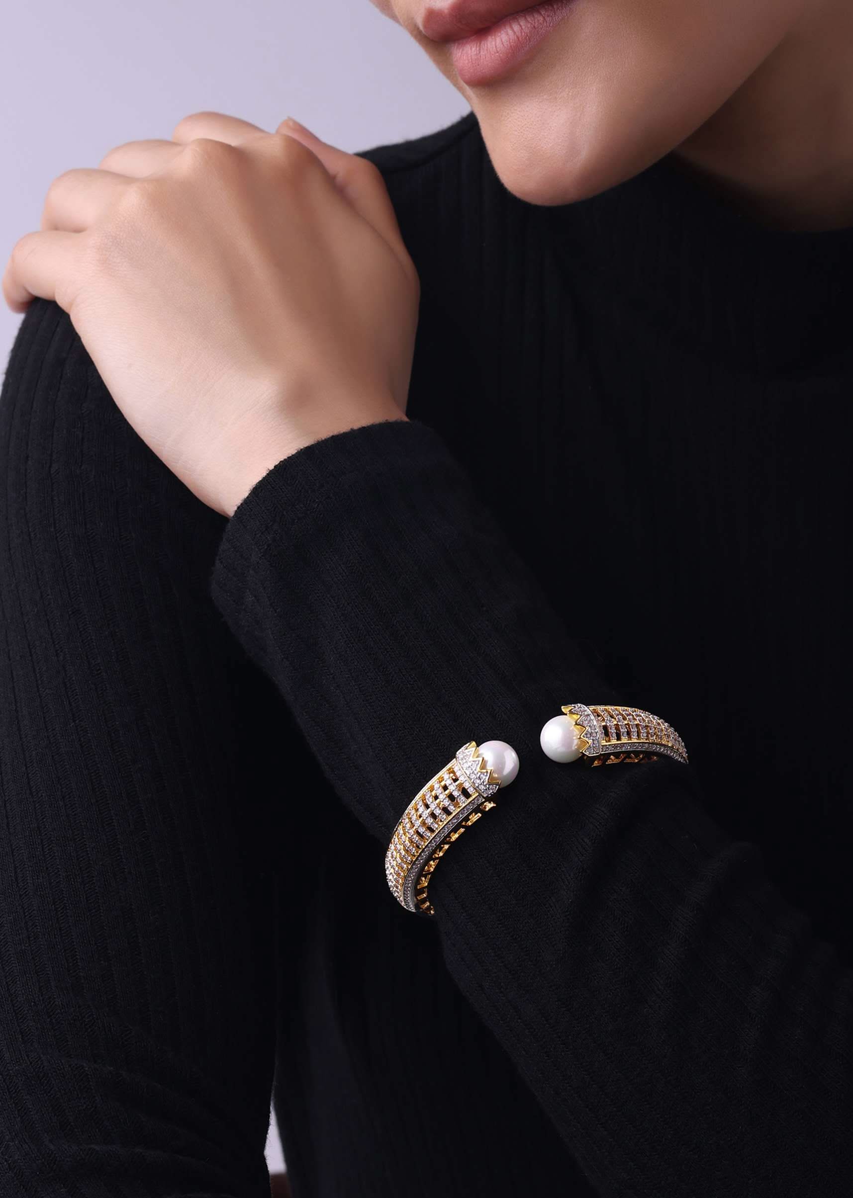 gold_finish_openable_bangle_with_zircon-sg159085_eed5f9cb-b6c4-412e-9c2a-d3cb793b939a.jpg