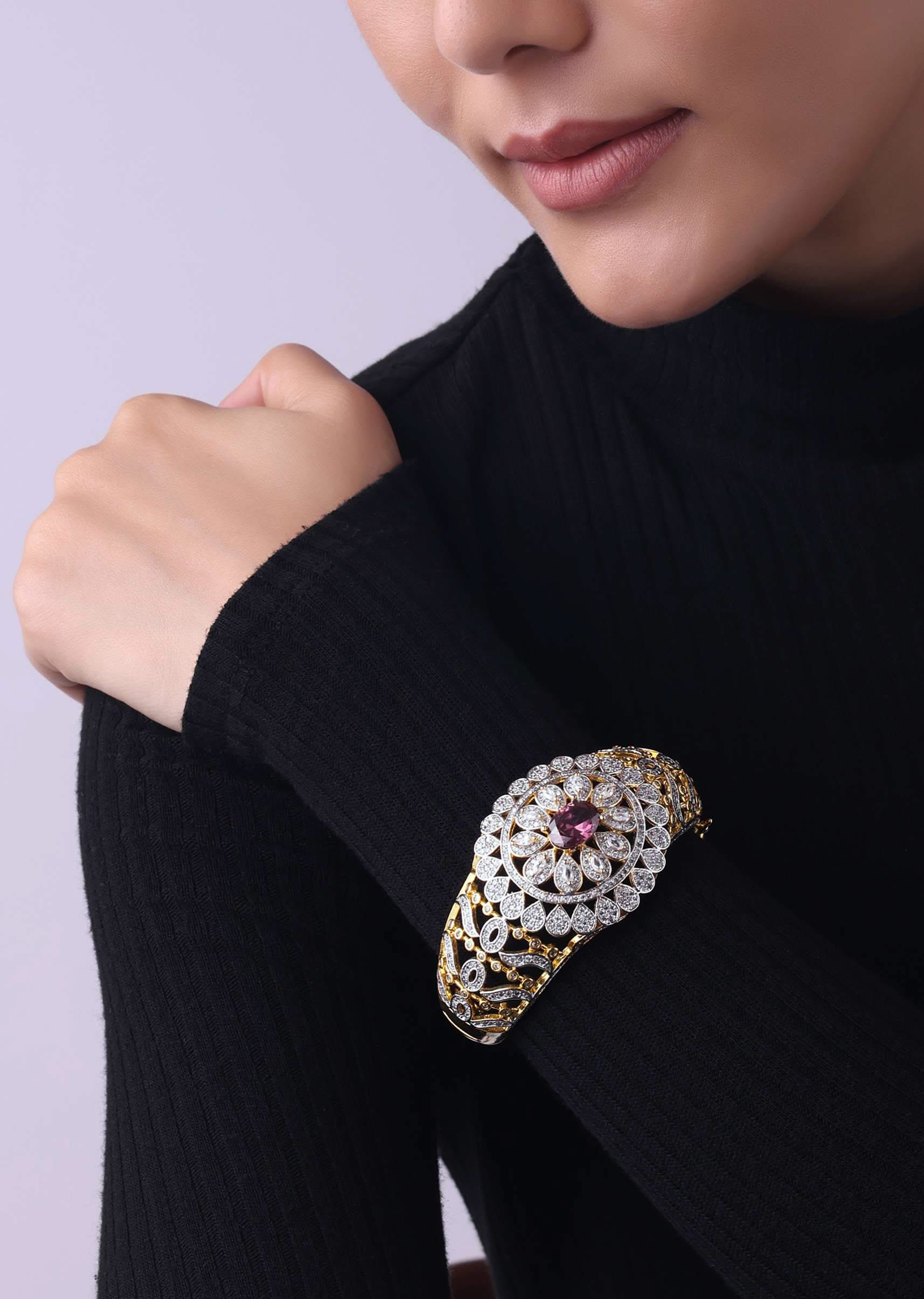 gold_finish_openable_bangle_with_zircon-sg159086_36c3592b-f5cd-4651-bde7-3c958e520186.jpg