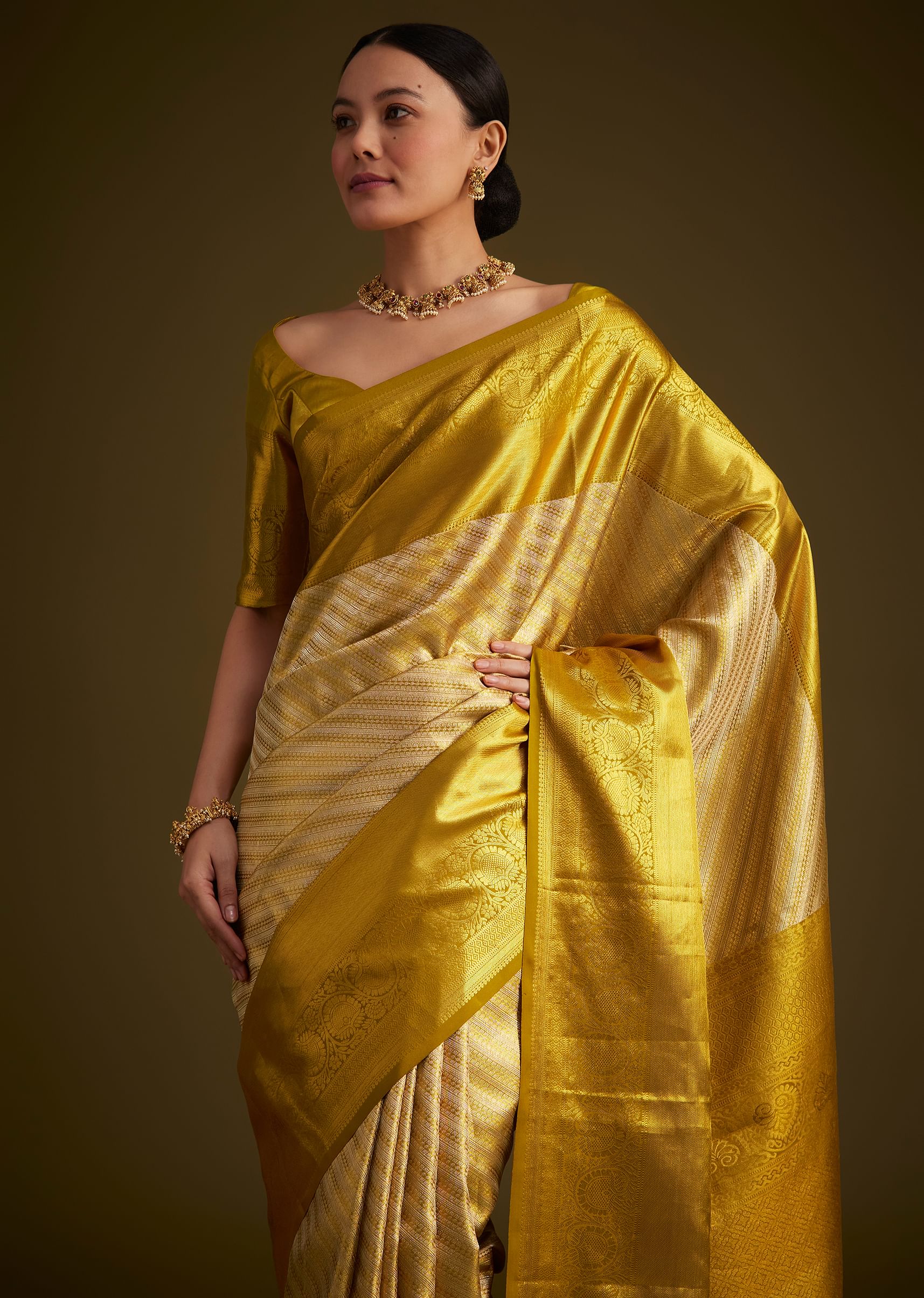 gold_kanjivaram_silk_saree_with_zari_border-sg291475_6_6d4b7fa1-5b60-4a94-a8b5-b71340ad8544.jpg