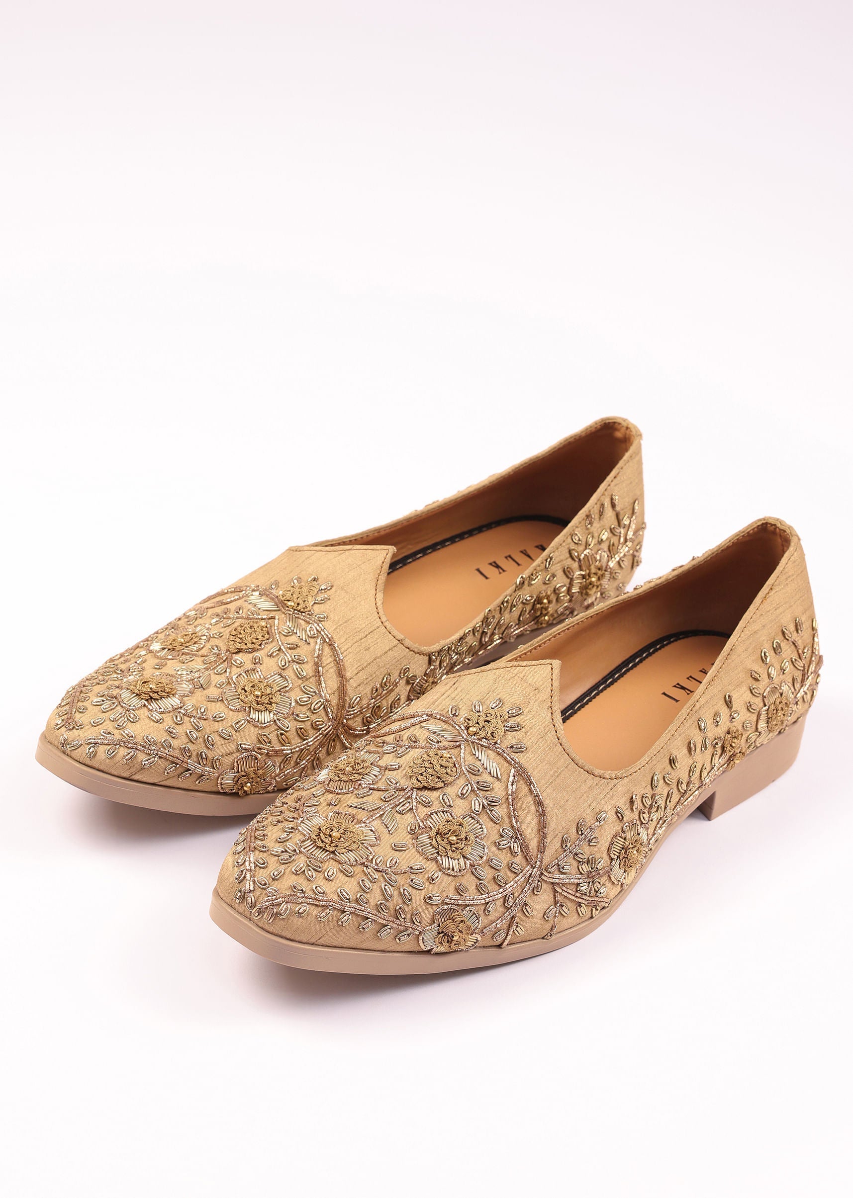 gold_raw_silk_zardozi_embroidered_juttis-sg250414_1_7924fa0f-8de6-479f-85f2-8a0e539cae19.jpg