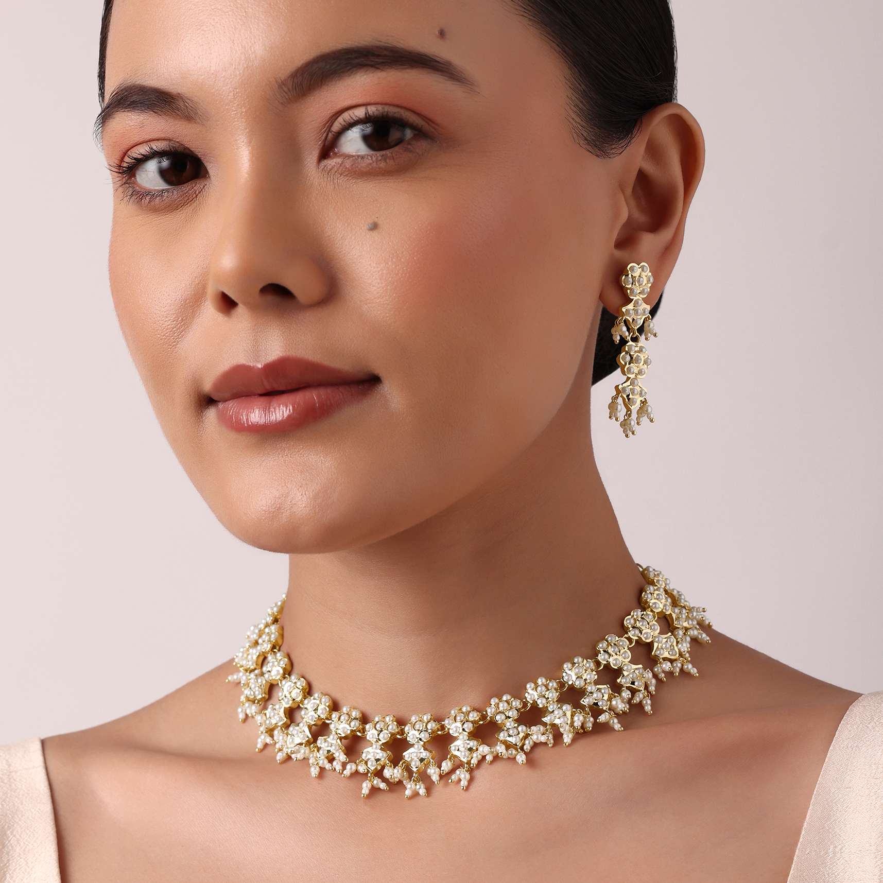 gold_tone_kundan_choker_necklace_set_with_beads-sg214241_8_e4163271-4314-4e57-b51f-cbf623762961.jpg