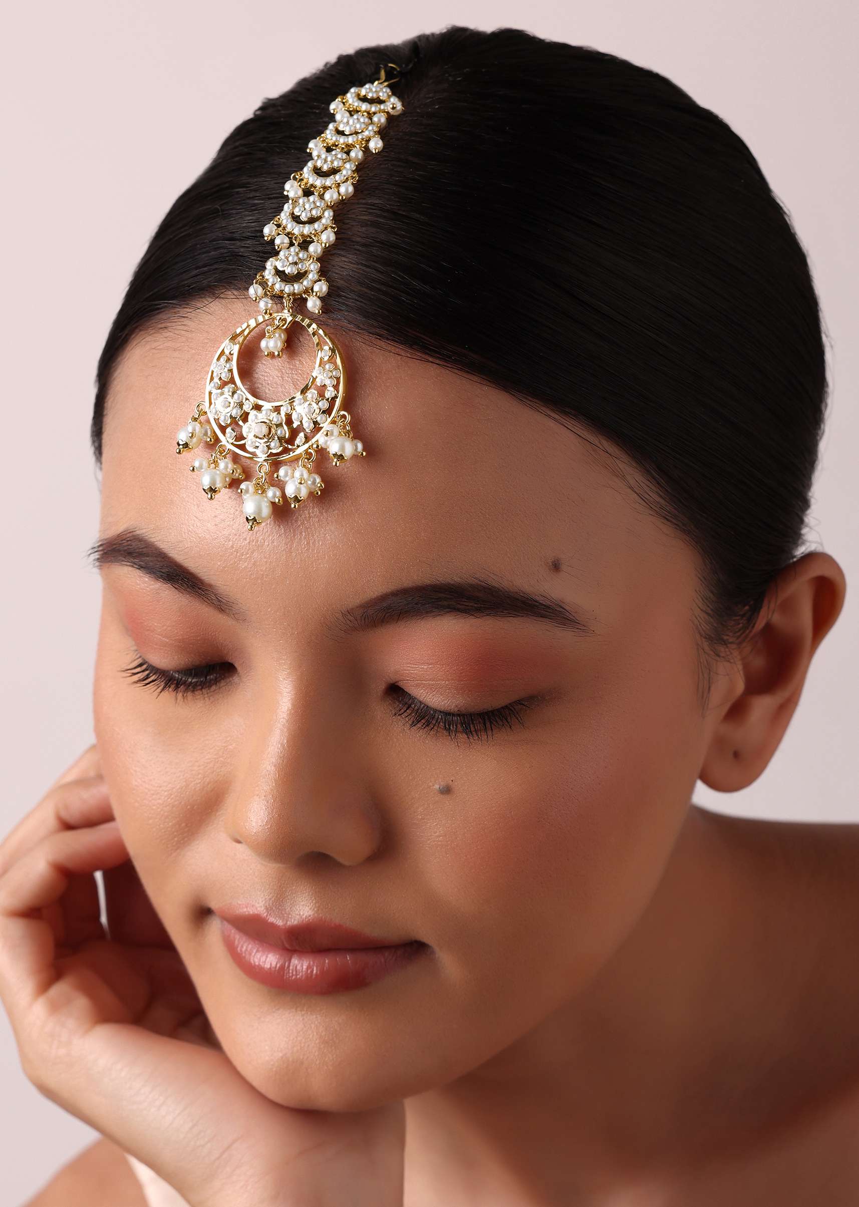 gold_tone_kundan_tiered_maangtikka-sg214228_3_d9d19b16-0c0e-49a7-998c-14181c0dfa0e.jpg