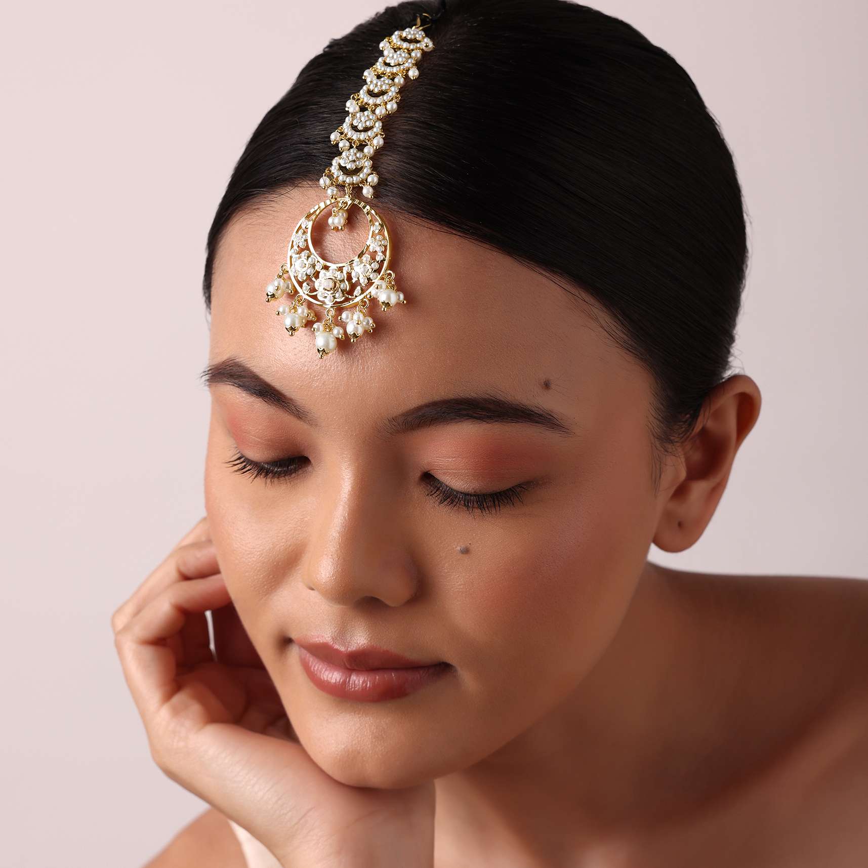 gold_tone_kundan_tiered_maangtikka-sg214228_4_585984e8-2f7f-428c-9b68-56eaf808ad1b.jpg