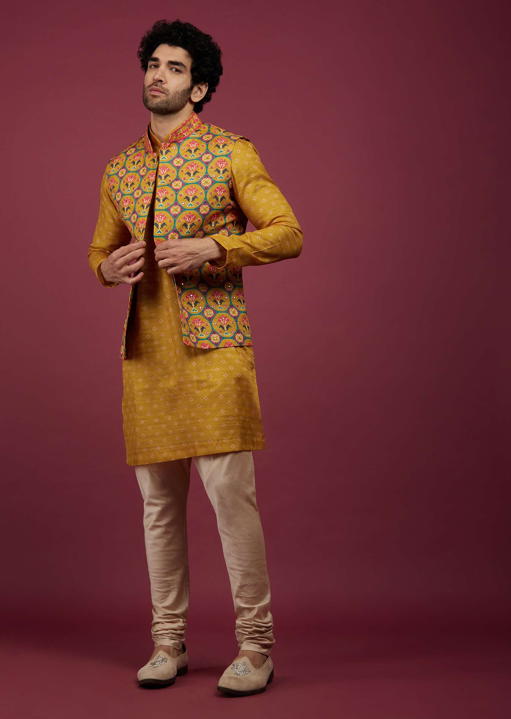 golden_yellow_silk_patola_printed_bandi_with_kurta_set-sg117397_3.jpg