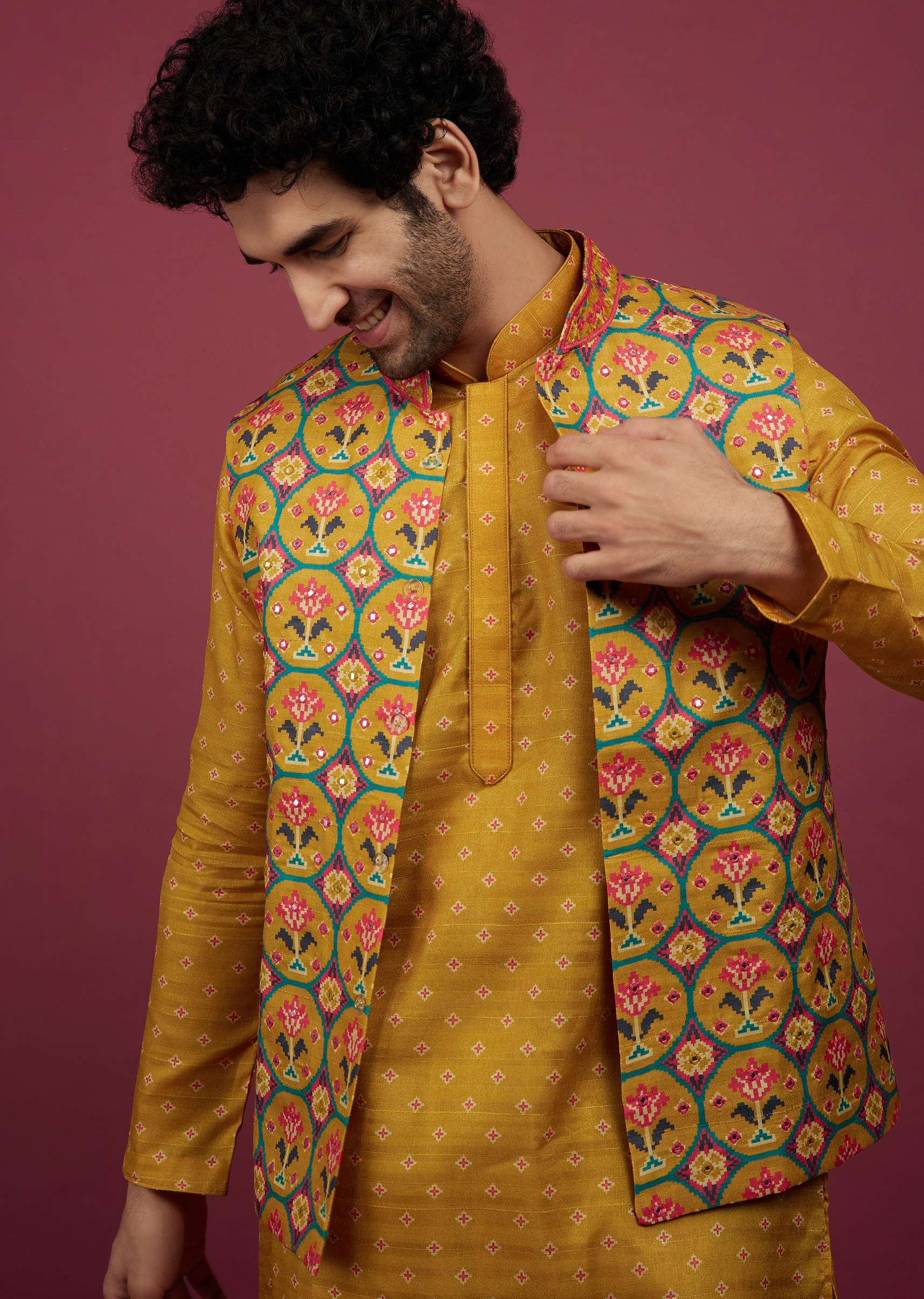 golden_yellow_silk_patola_printed_bandi_with_kurta_set-sg117397_5.jpg