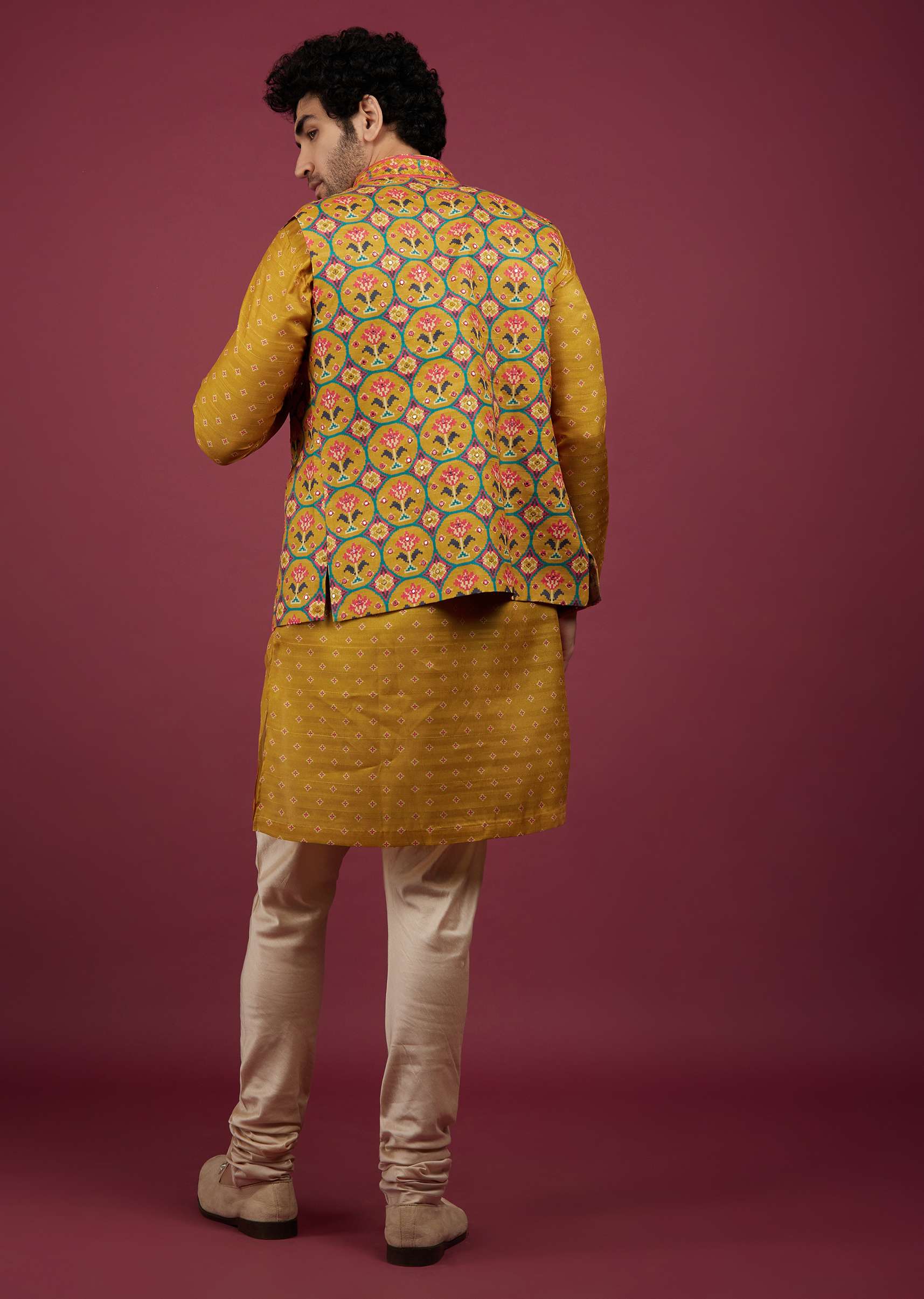 golden_yellow_silk_patola_printed_bandi_with_kurta_set-sg117397_6.jpg
