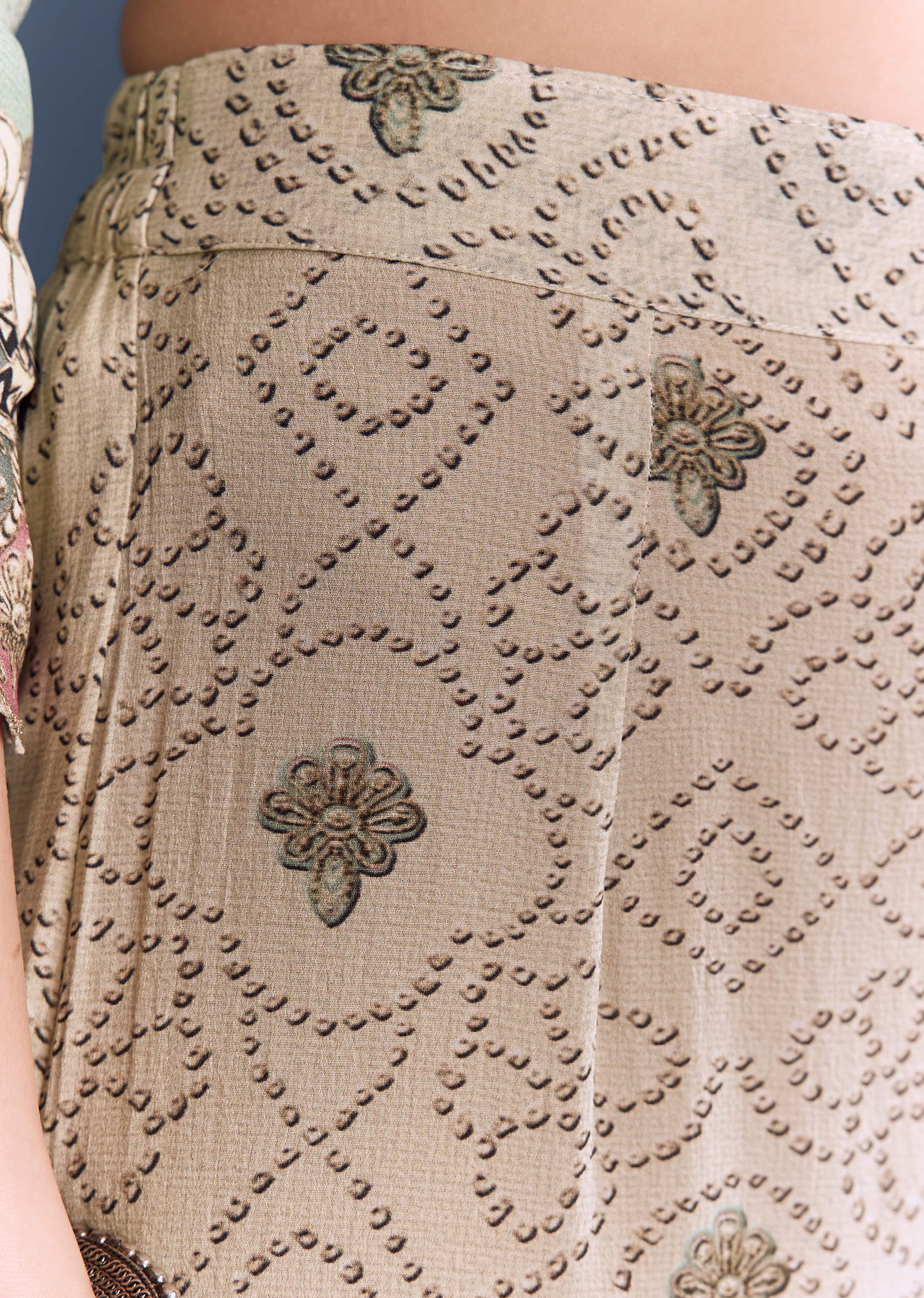 green-beige-ombre-crepe-kurta-set-with-floral-print-sg344092-6.jpg