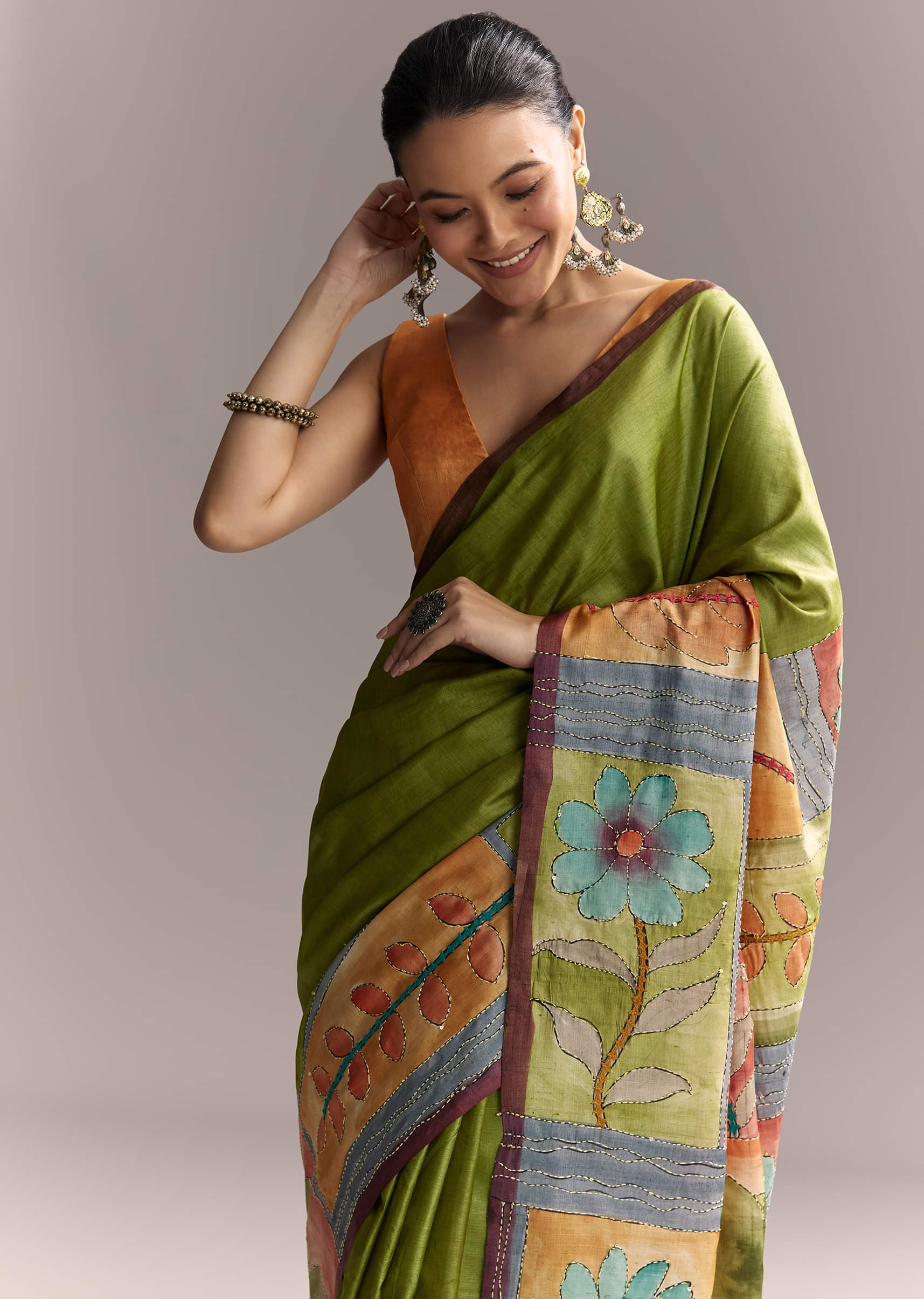 green-cotton-saree-with-hand-painted-floral-motifs-and-contrast-border-sg317790-5.jpg