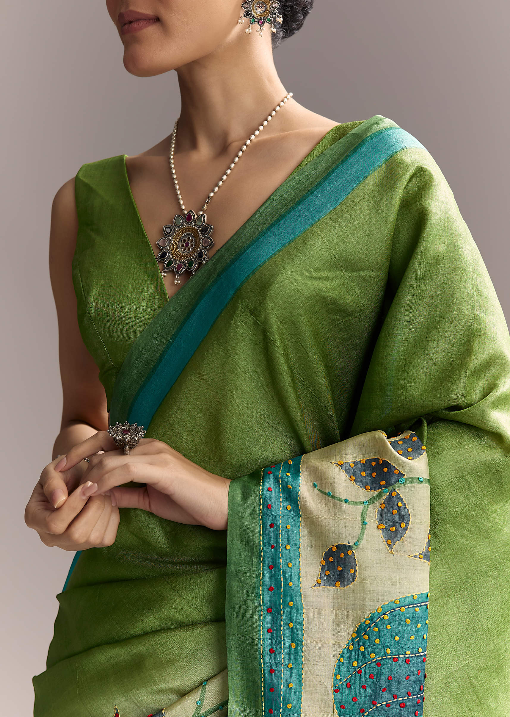 green-cotton-saree-with-hand-painted-motifs-and-blue-border-sg317760-2.jpg